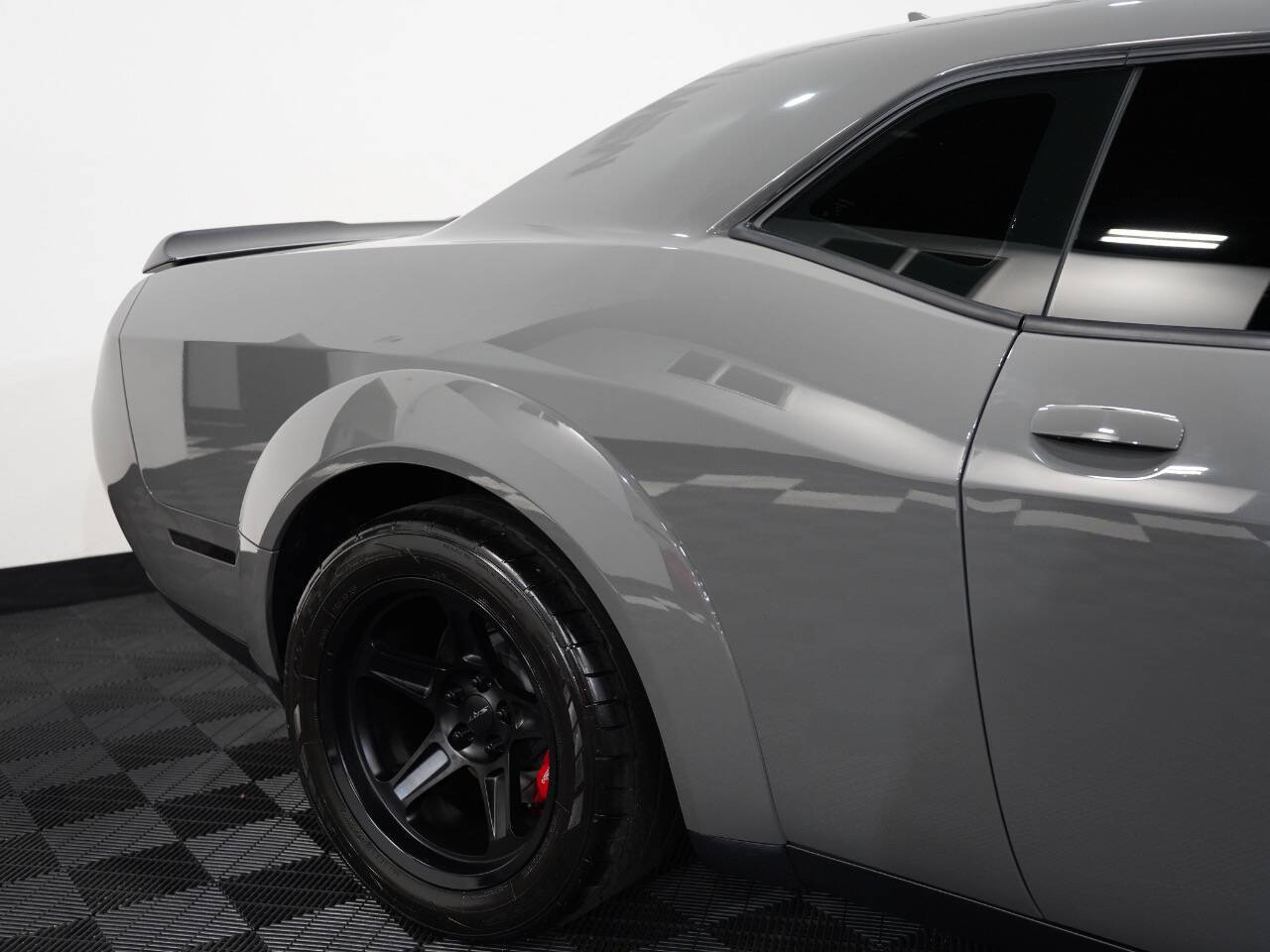 DESTROYER GREY, 2018 DODGE CHALLENGER Image 16
