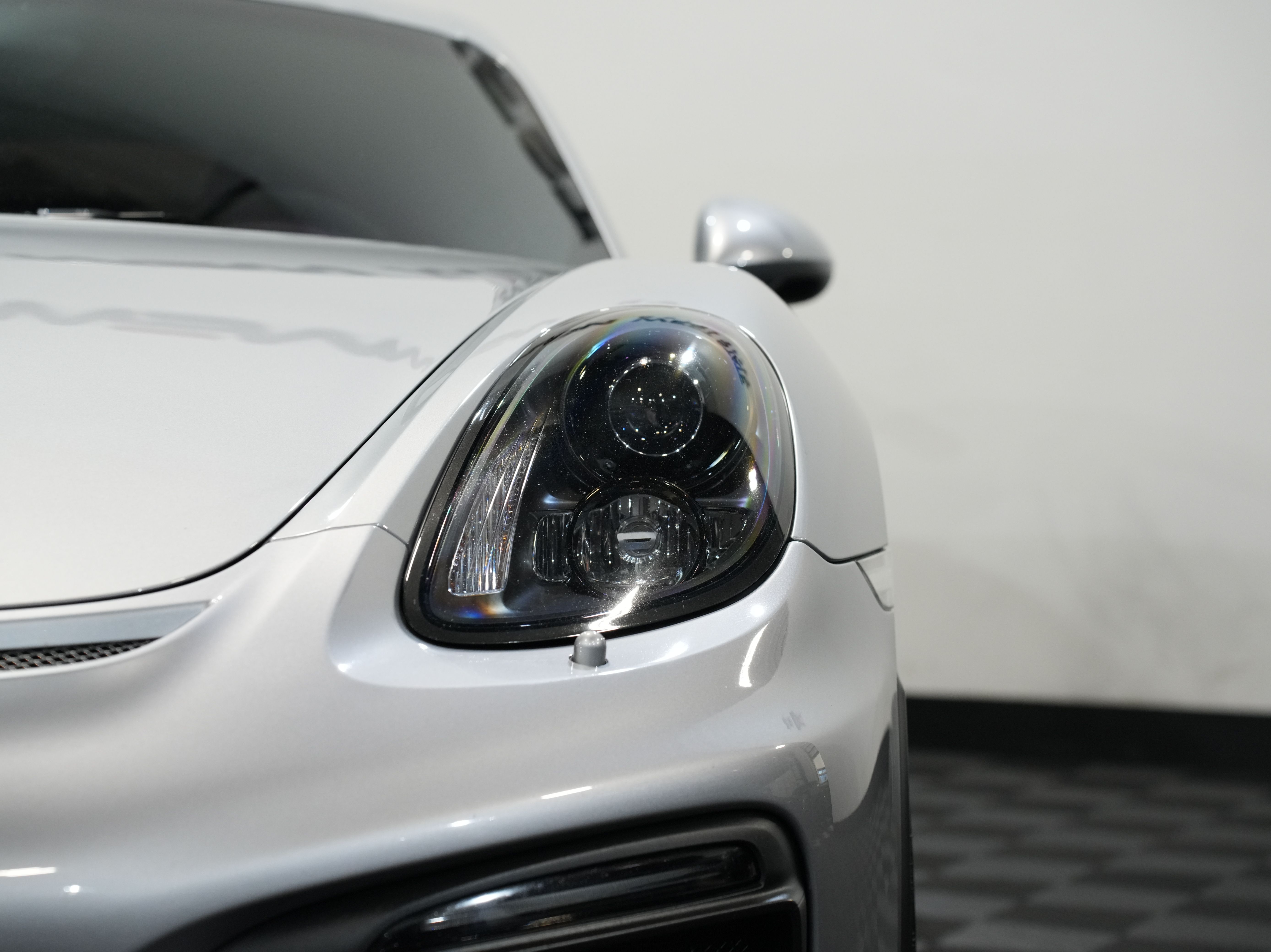 SILVER, 2016 PORSCHE CAYMAN Image 9