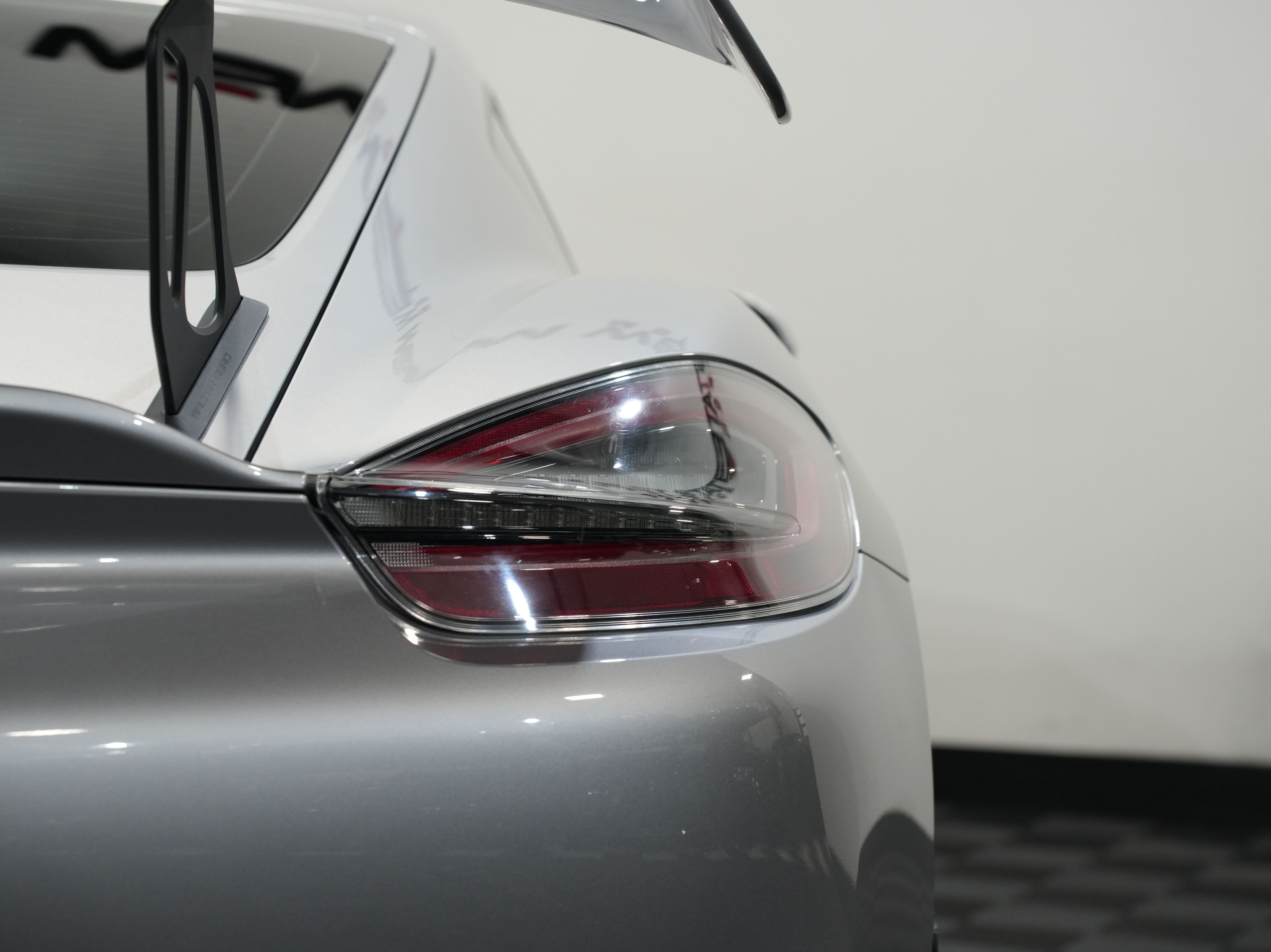 SILVER, 2016 PORSCHE CAYMAN Image 18