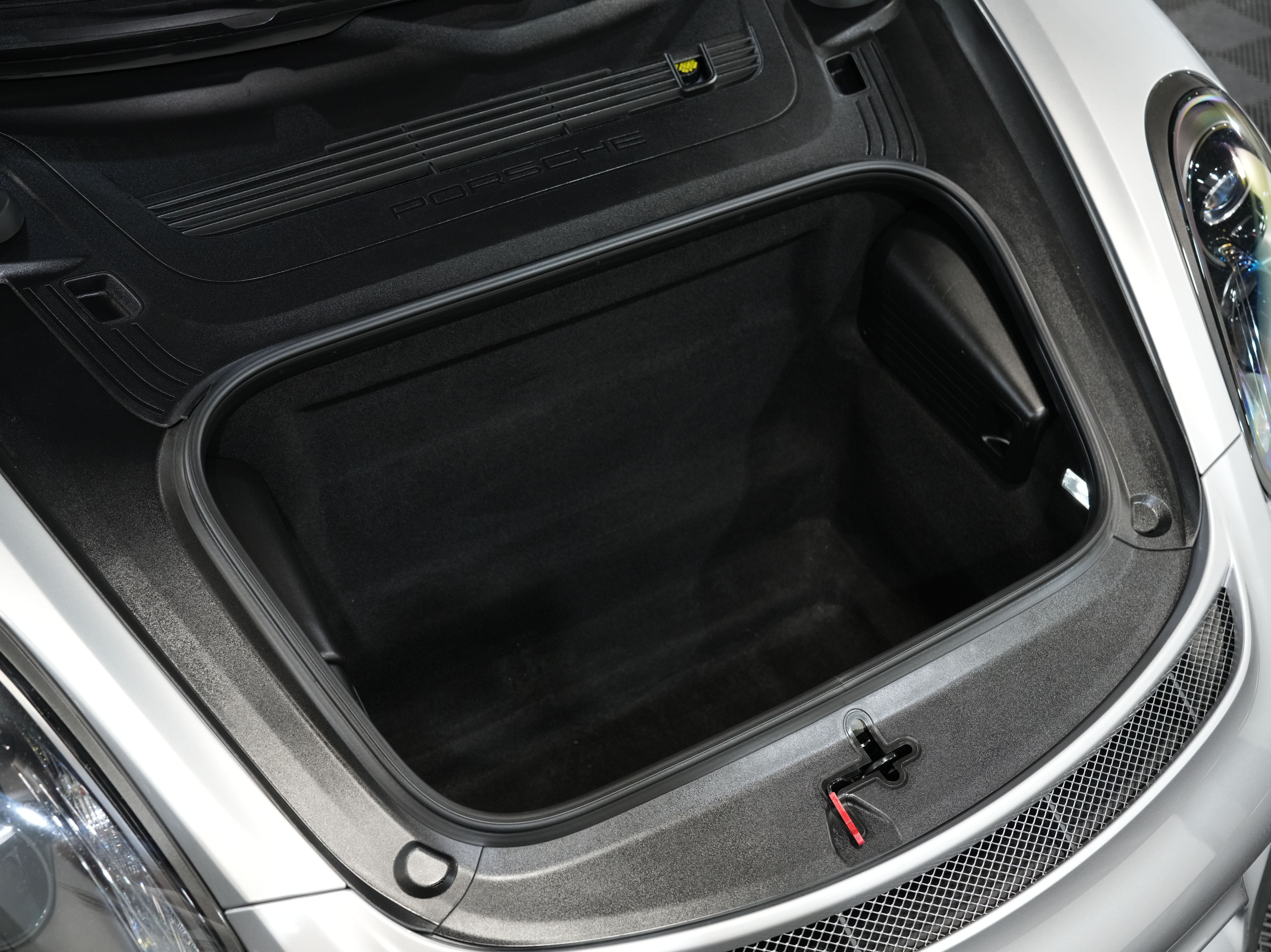 SILVER, 2016 PORSCHE CAYMAN Image 42