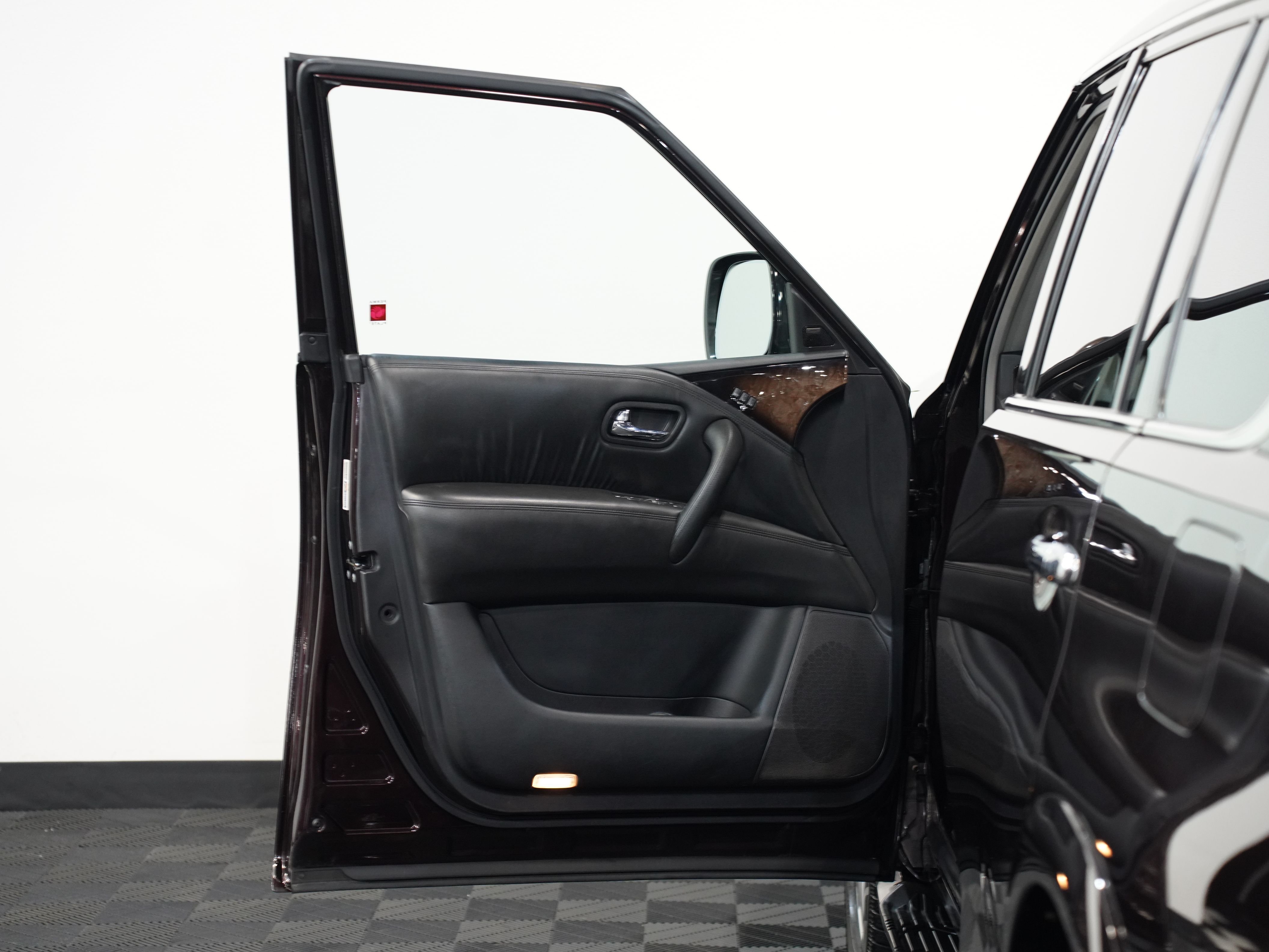 2014 INFINITI QX80 Image 19