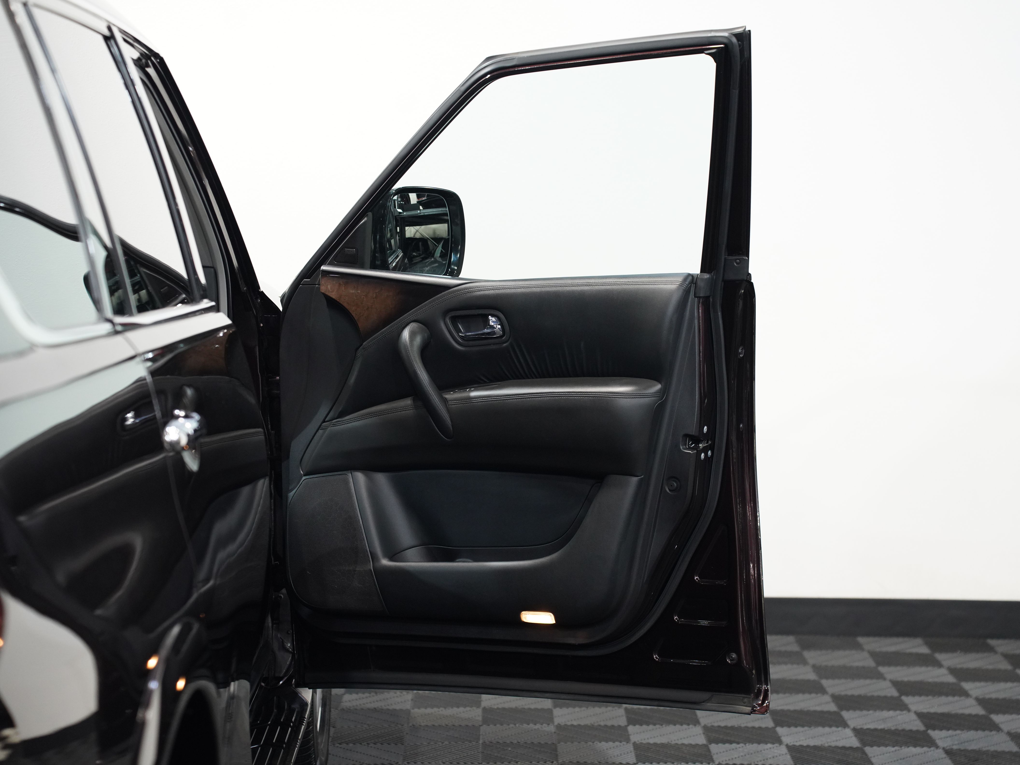 2014 INFINITI QX80 Image 21