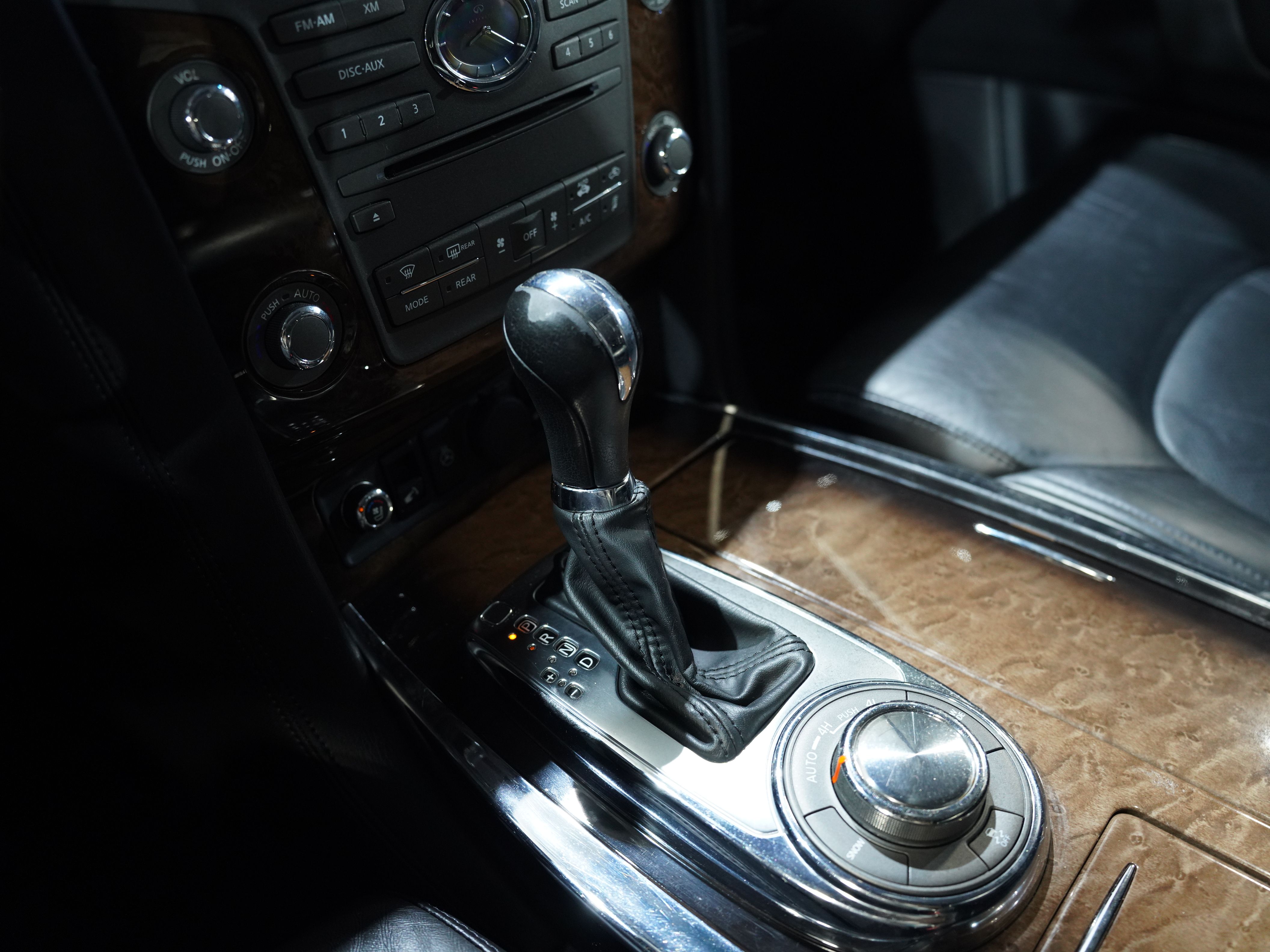 2014 INFINITI QX80 Image 34