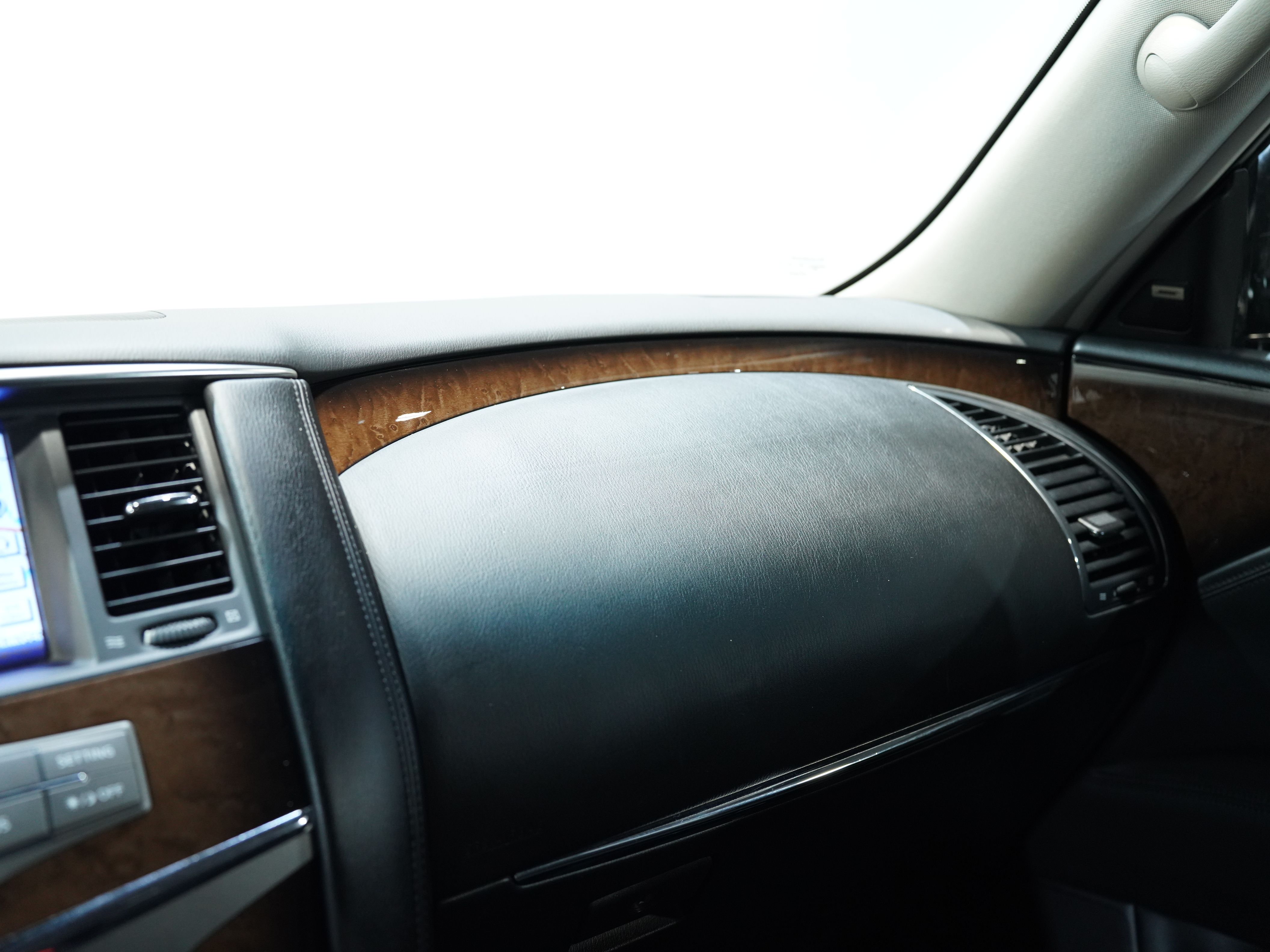 2014 INFINITI QX80 Image 35