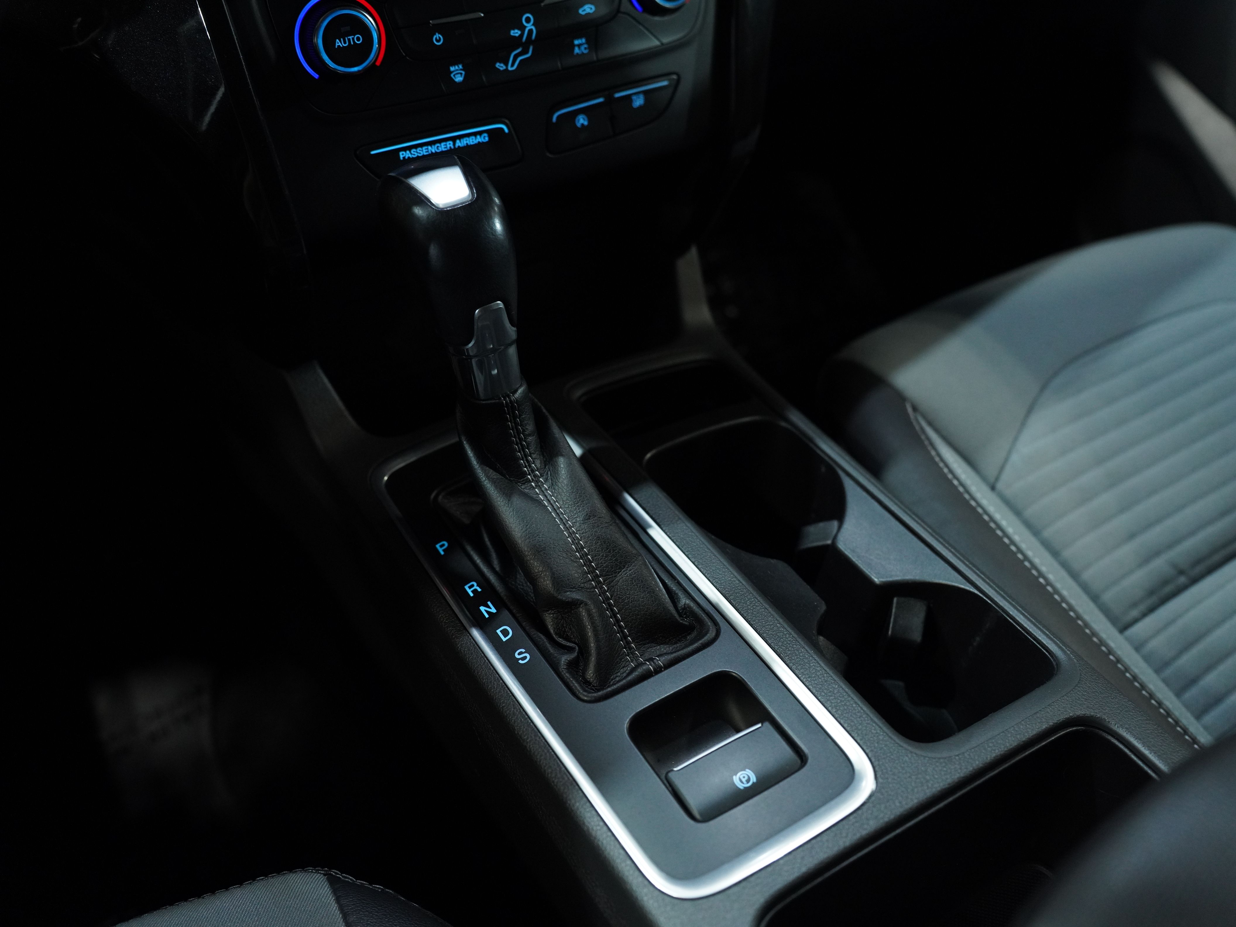 GRAY, 2017 FORD ESCAPE Image 43
