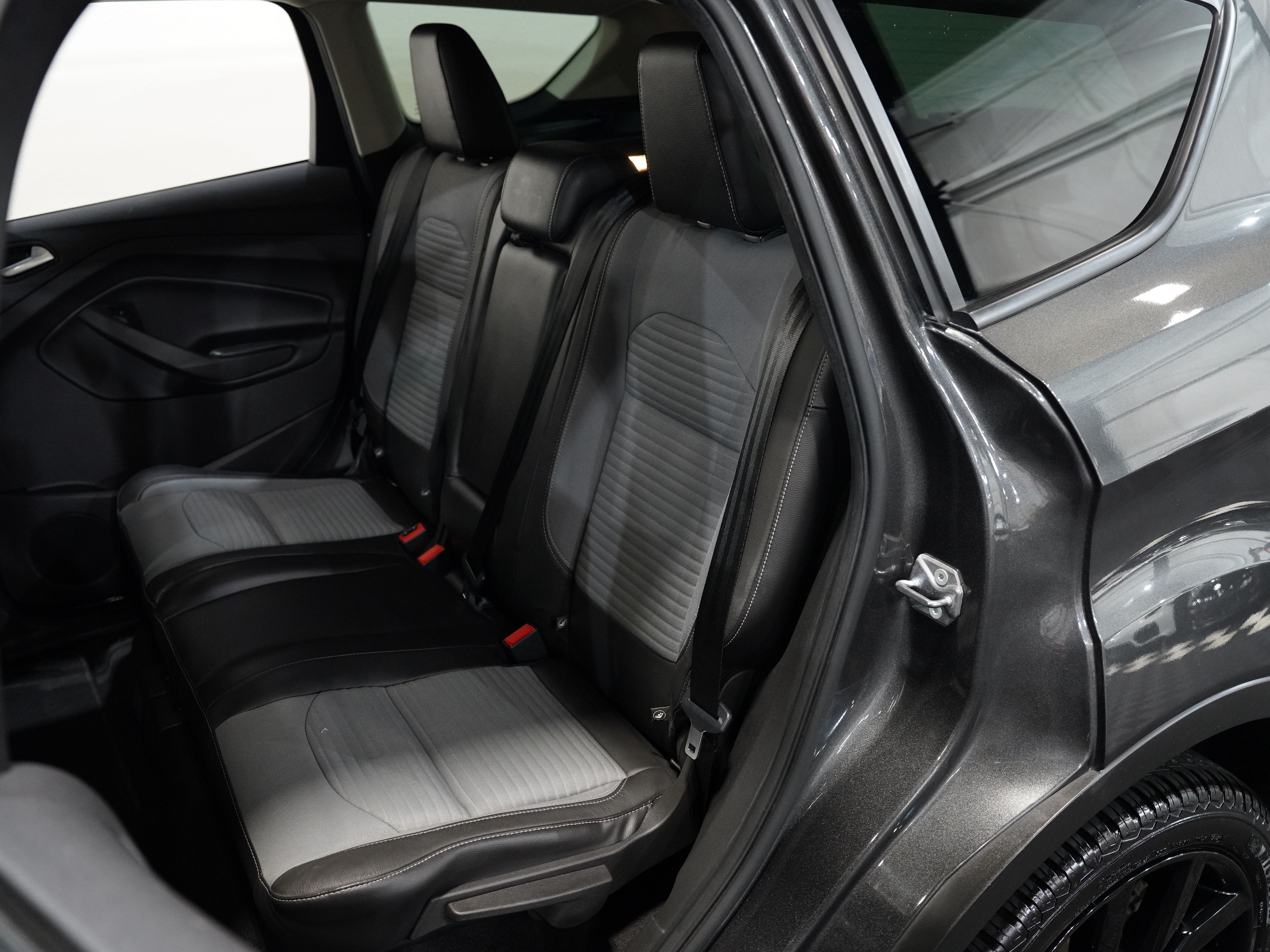 GRAY, 2017 FORD ESCAPE Image 33