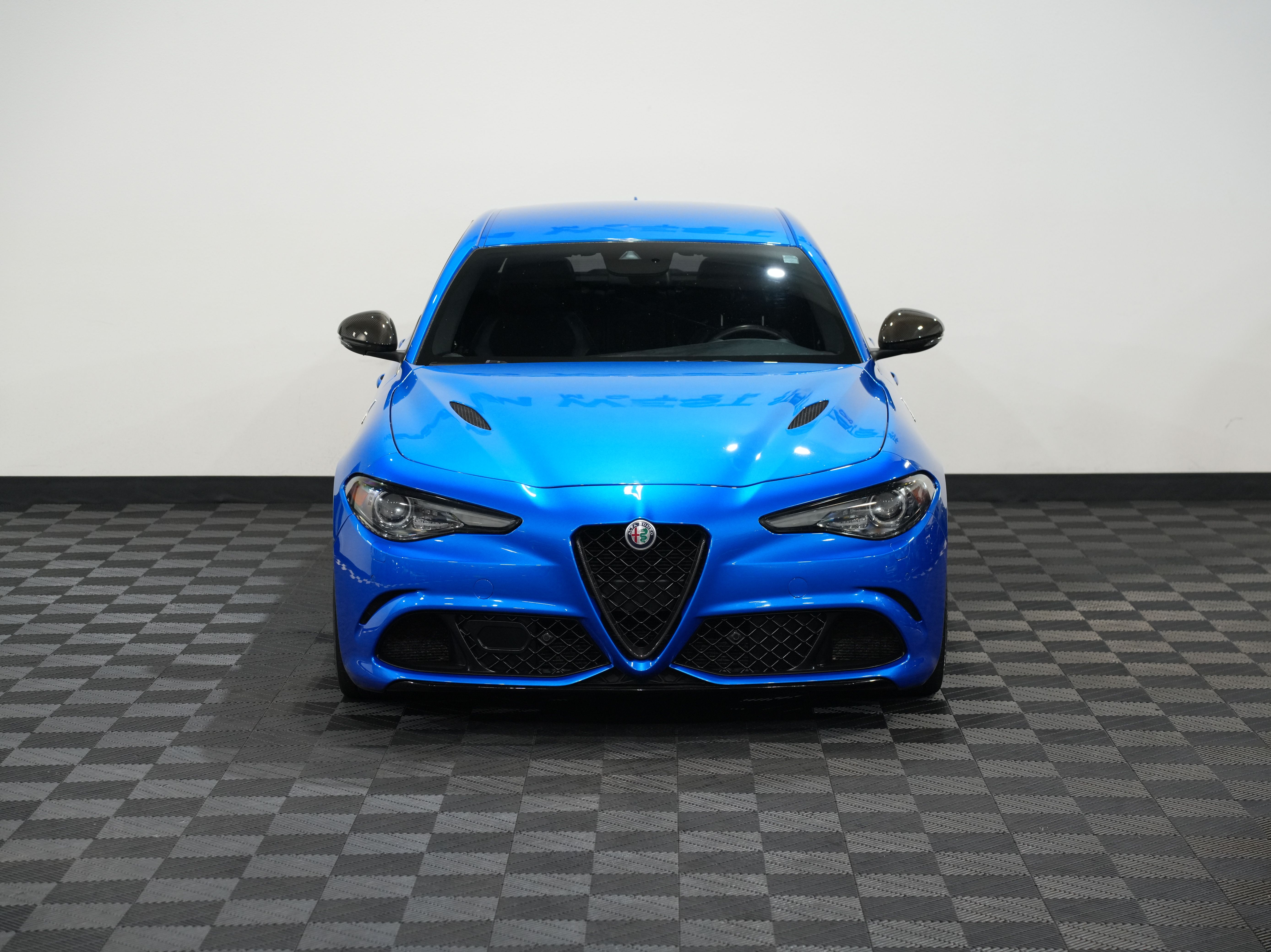 BLUE, 2019 ALFA ROMEO GIULIA Image 4