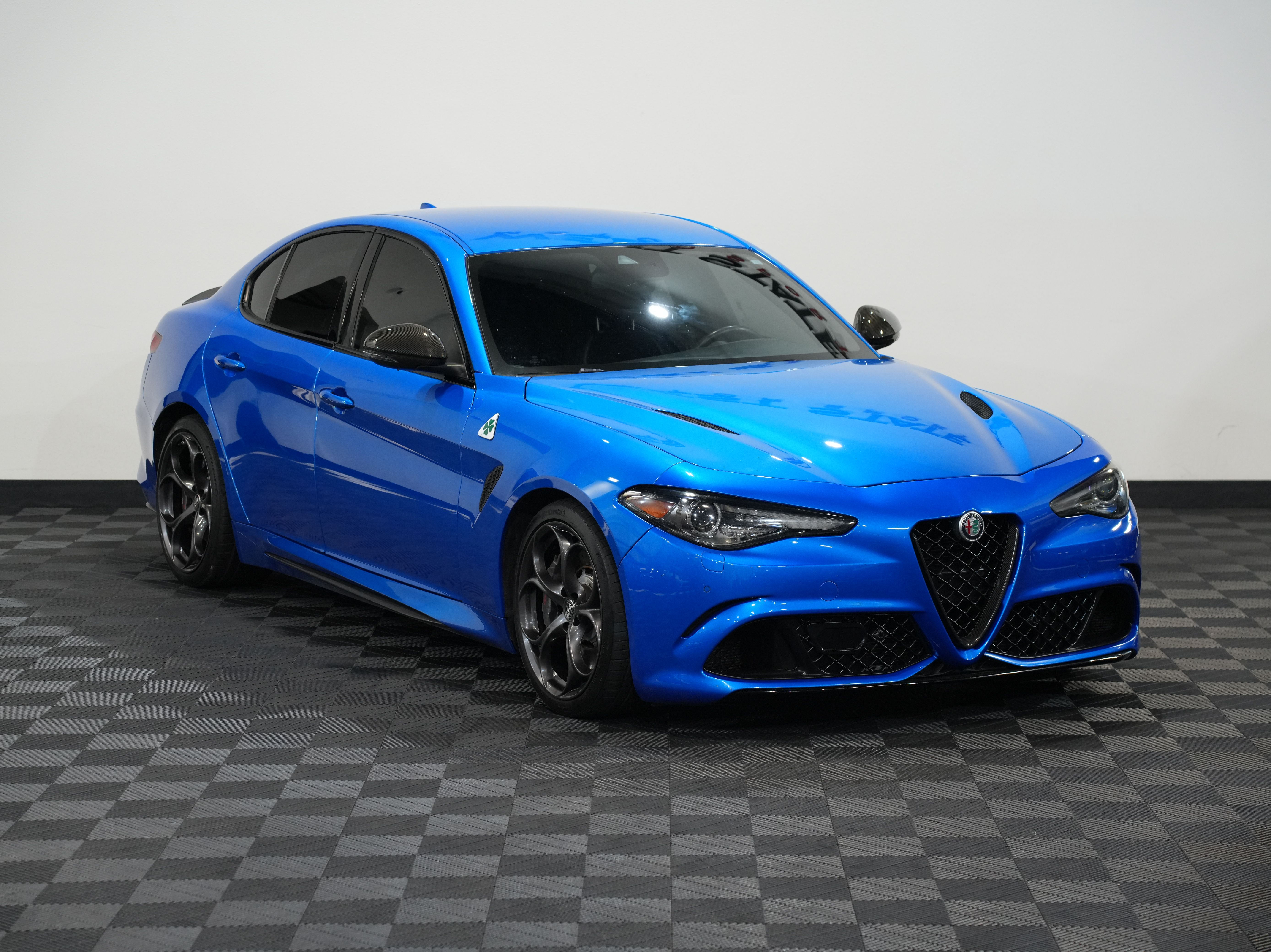BLUE, 2019 ALFA ROMEO GIULIA Image 5
