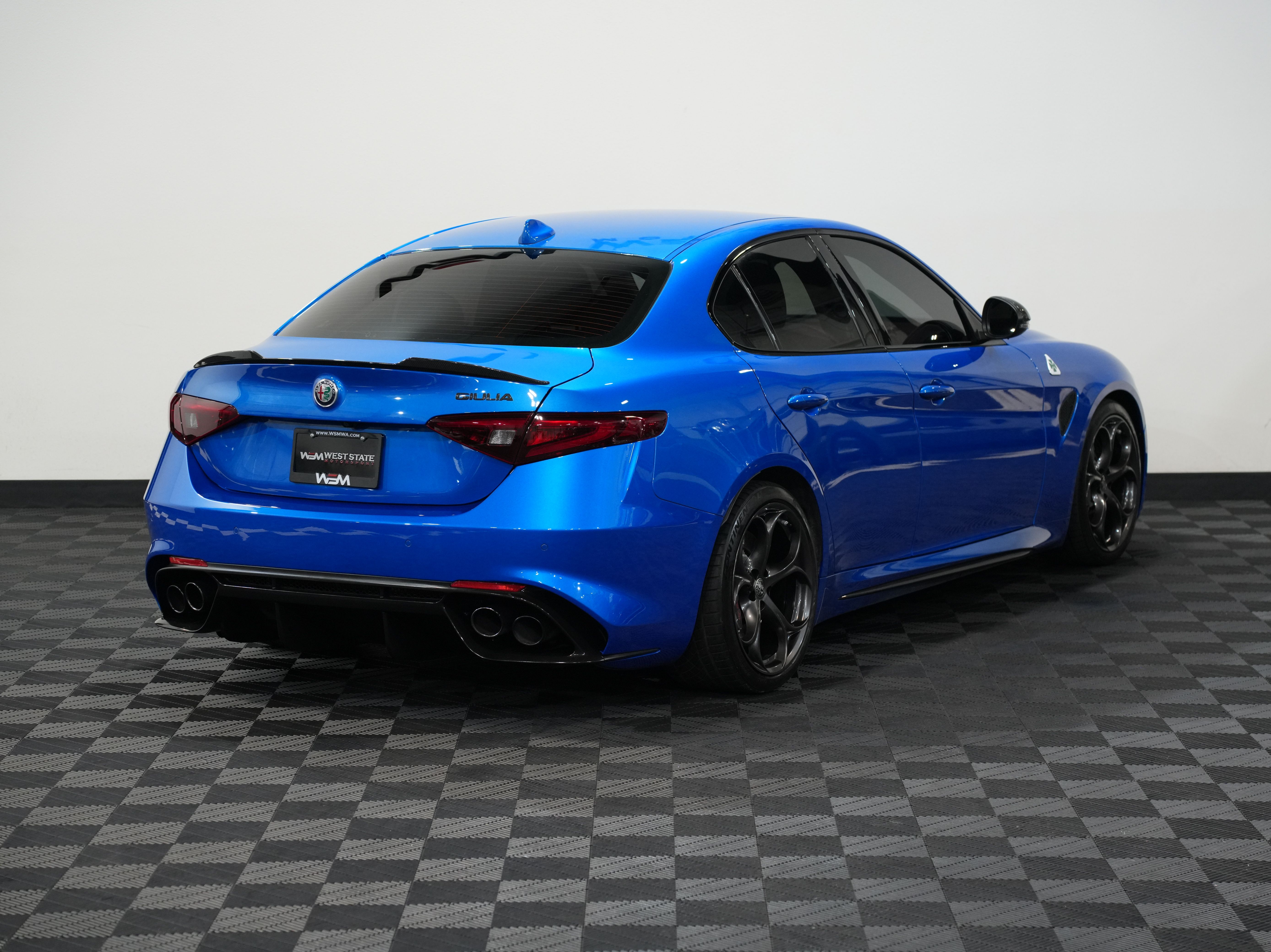 BLUE, 2019 ALFA ROMEO GIULIA Image 6