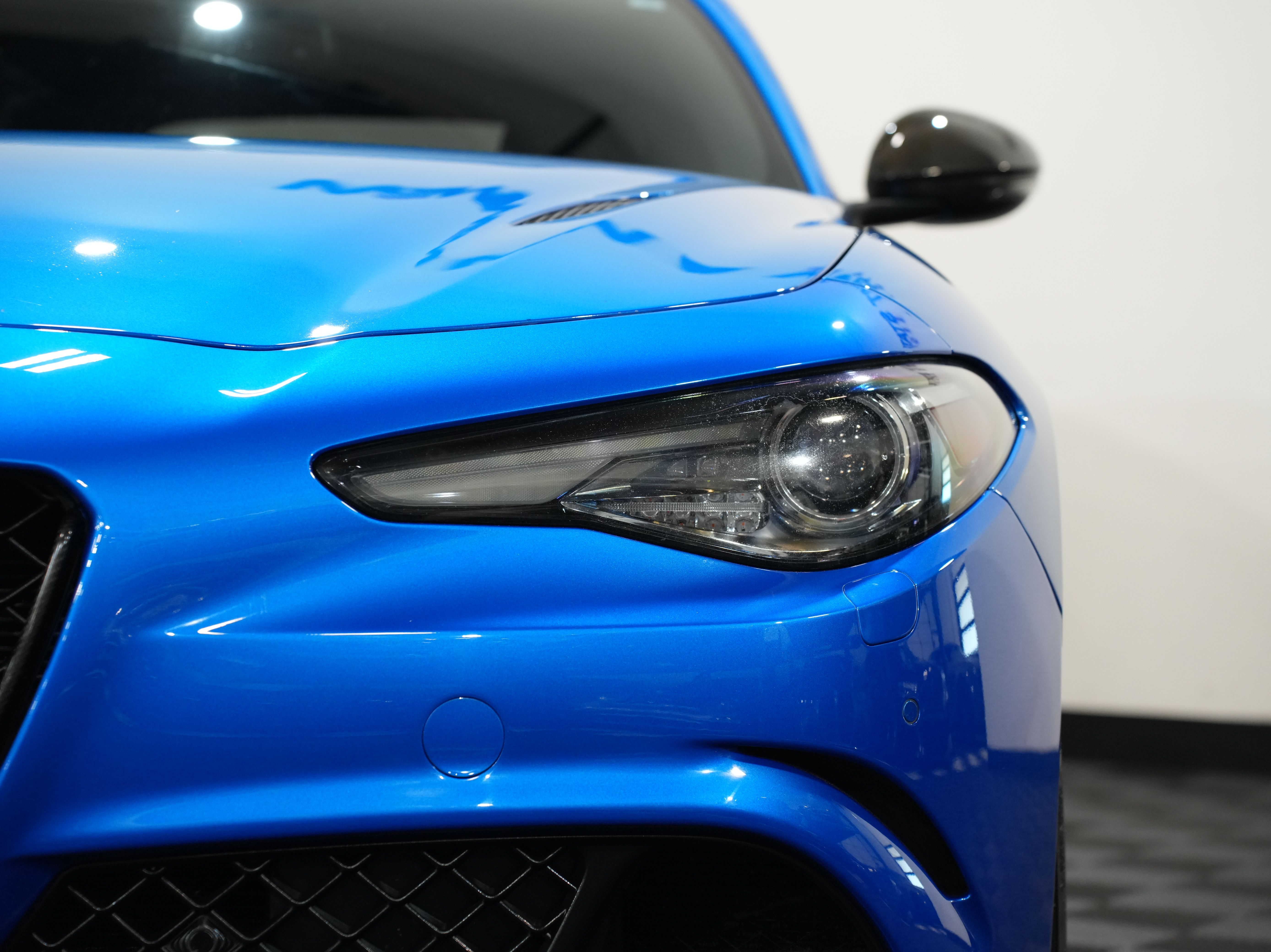 BLUE, 2019 ALFA ROMEO GIULIA Image 10