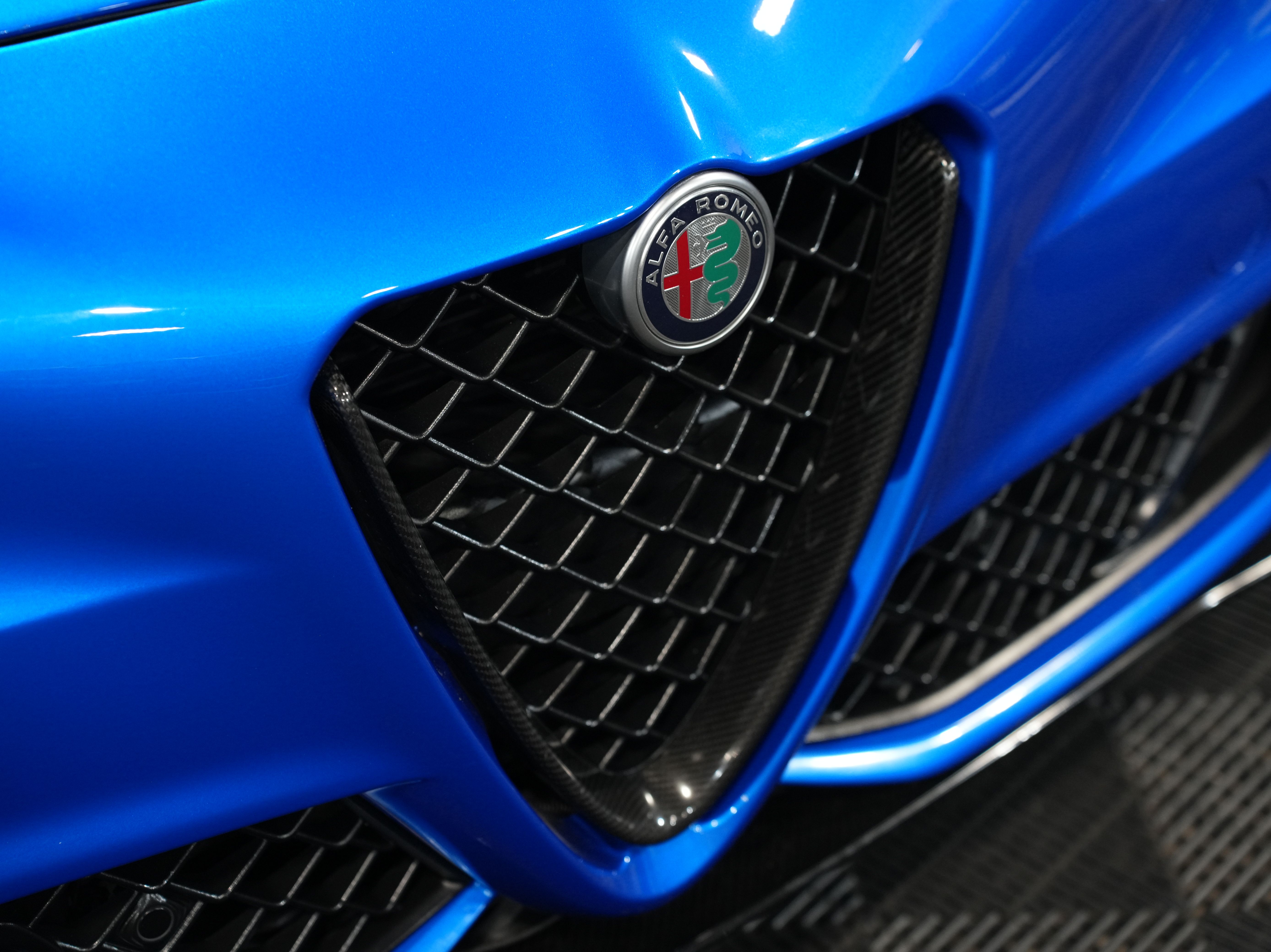 BLUE, 2019 ALFA ROMEO GIULIA Image 12