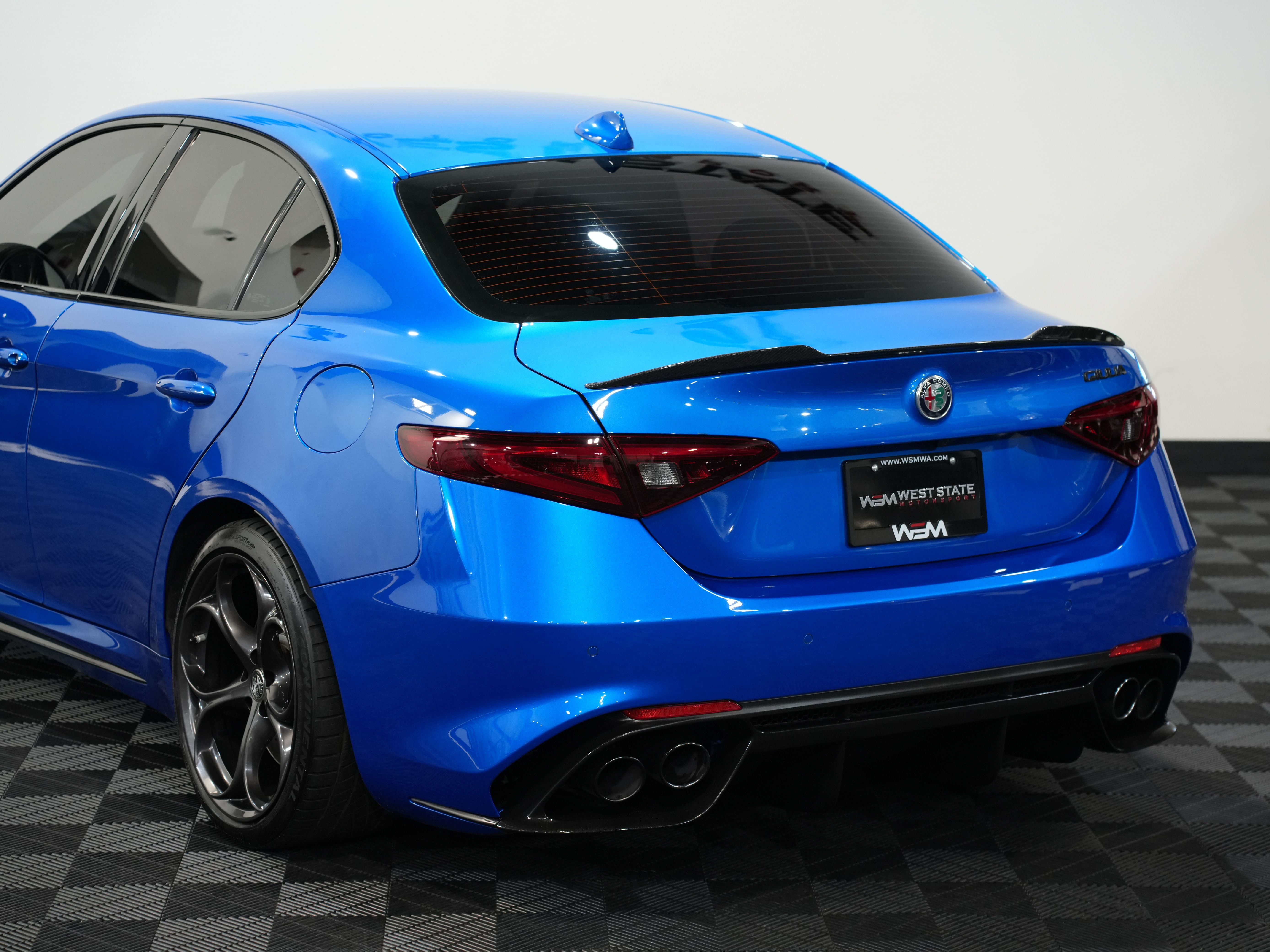 BLUE, 2019 ALFA ROMEO GIULIA Image 18