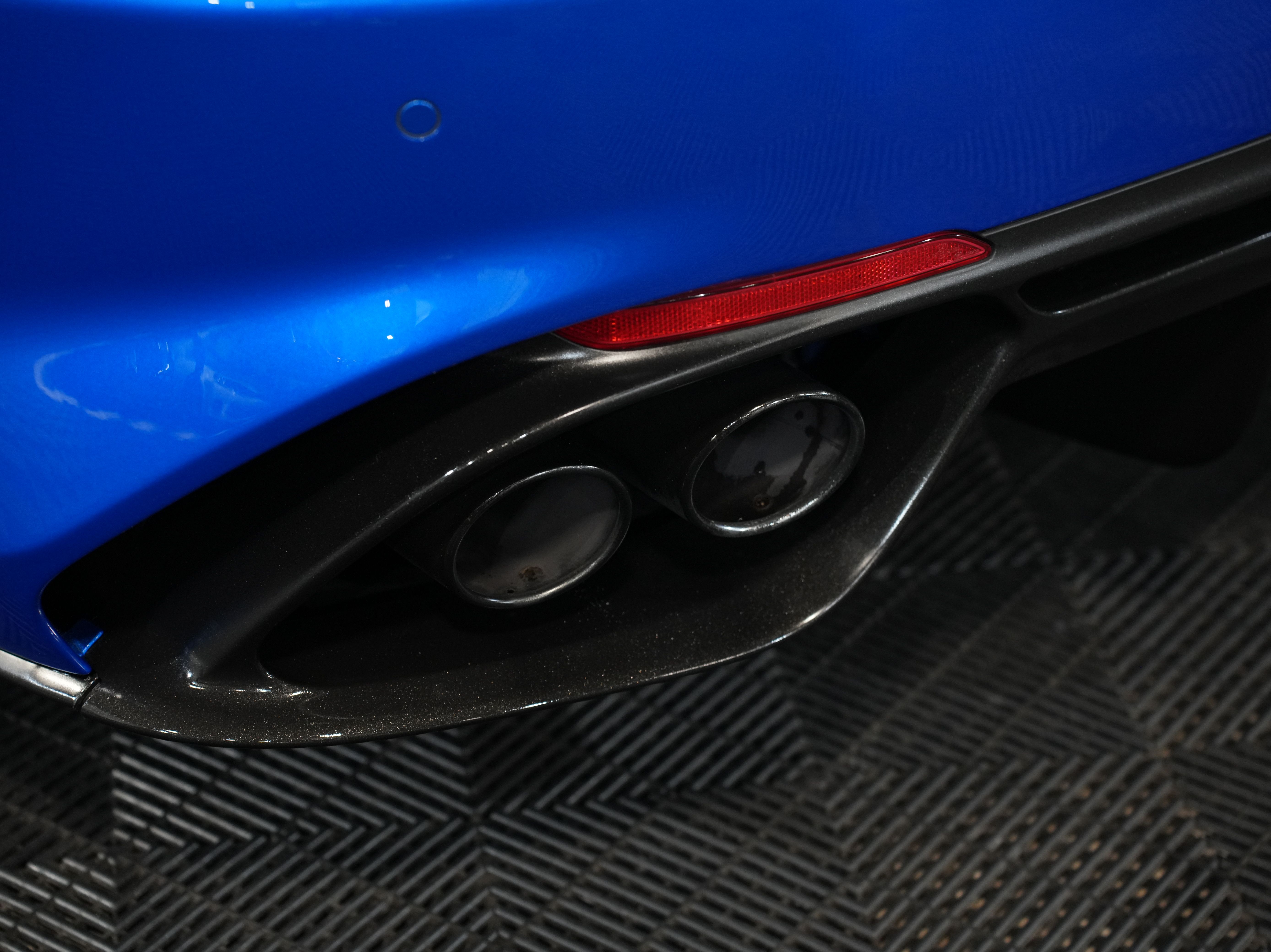 BLUE, 2019 ALFA ROMEO GIULIA Image 20