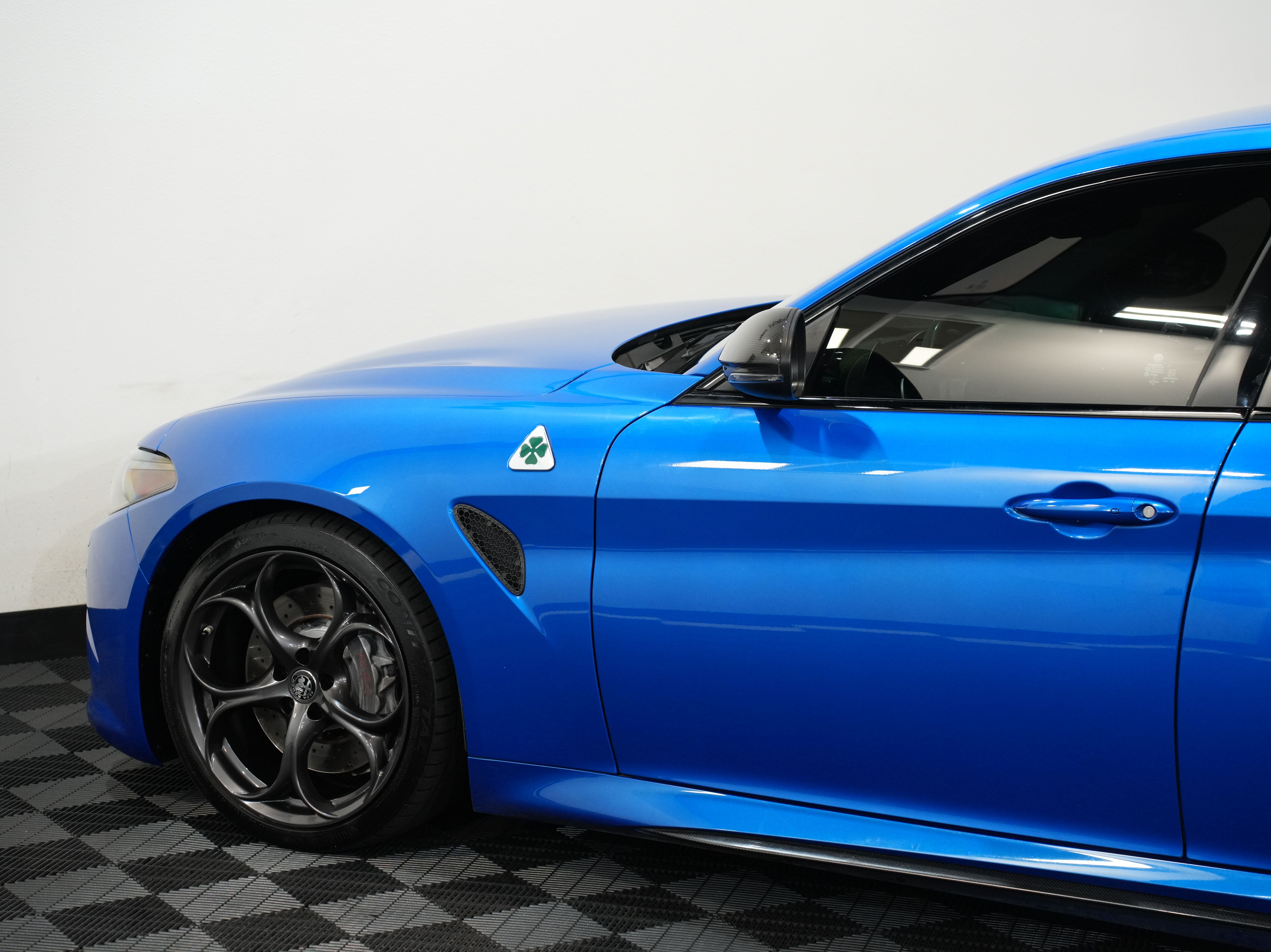 BLUE, 2019 ALFA ROMEO GIULIA Image 21