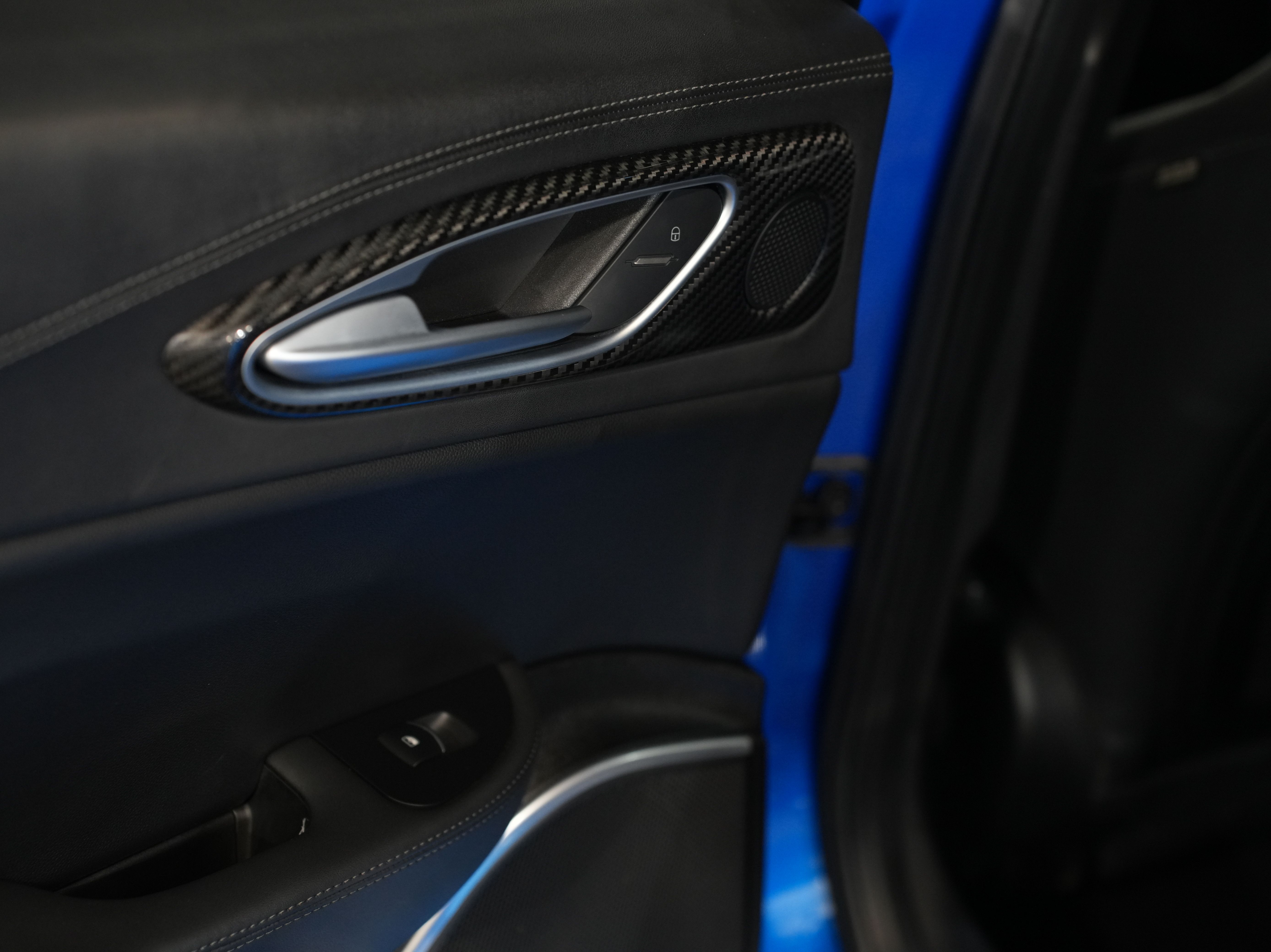 BLUE, 2019 ALFA ROMEO GIULIA Image 29