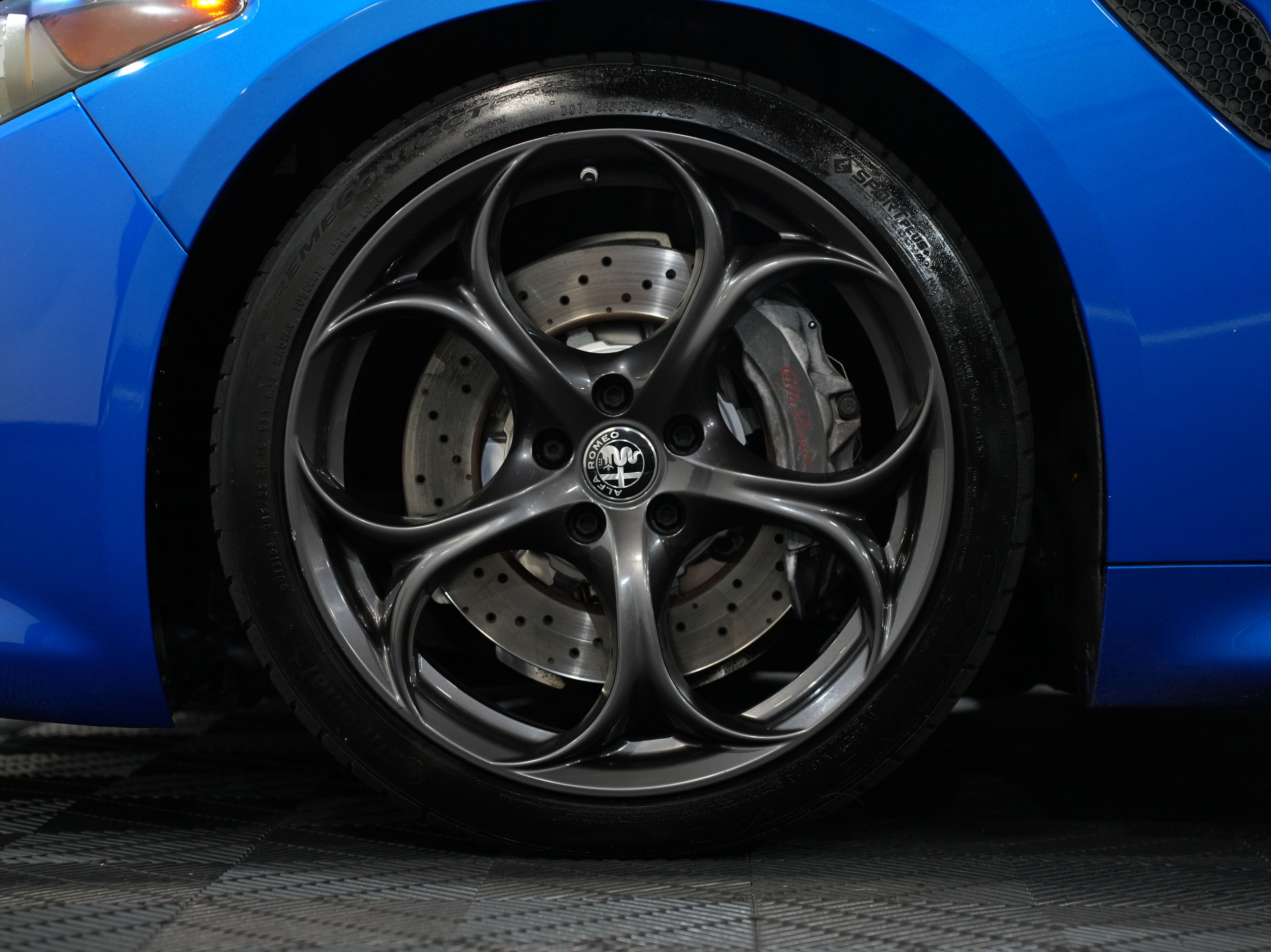 BLUE, 2019 ALFA ROMEO GIULIA Image 59