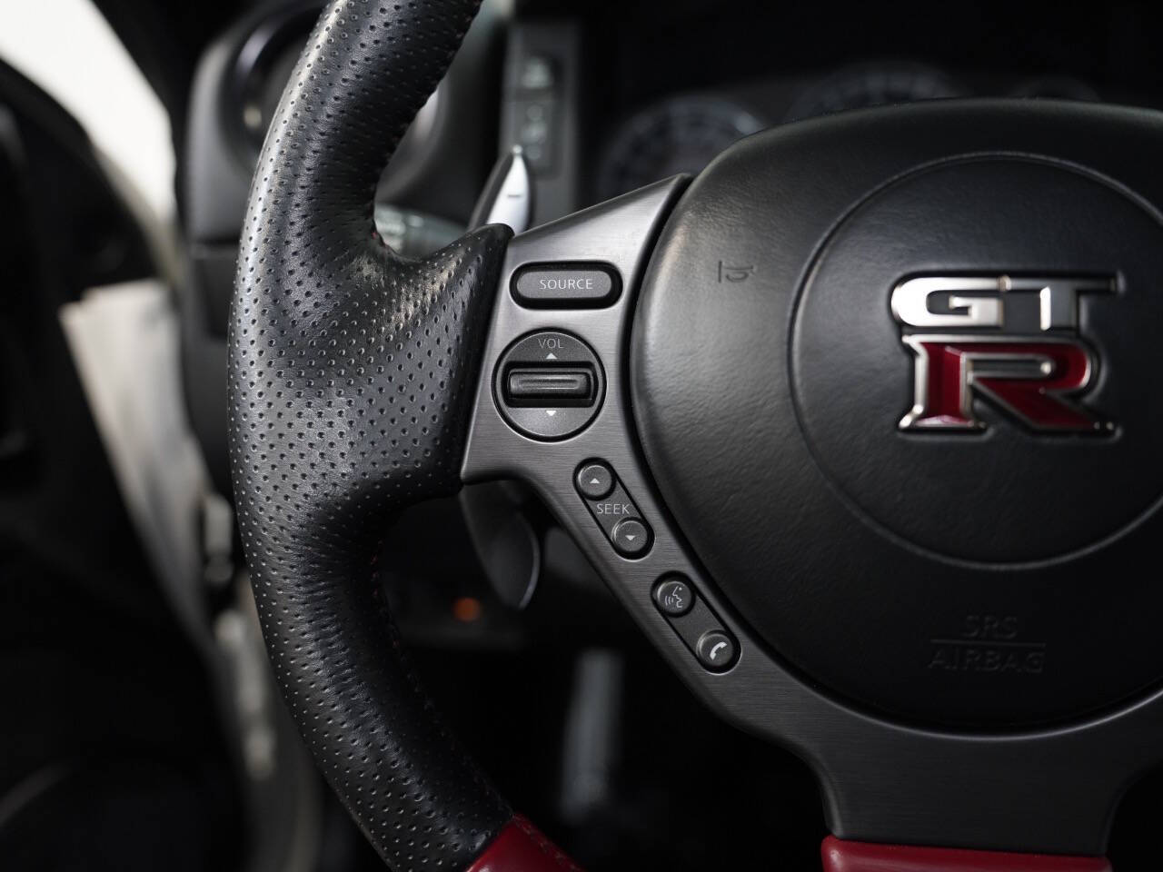 PEARL WHITE, 2015 NISSAN GT-R Image 37