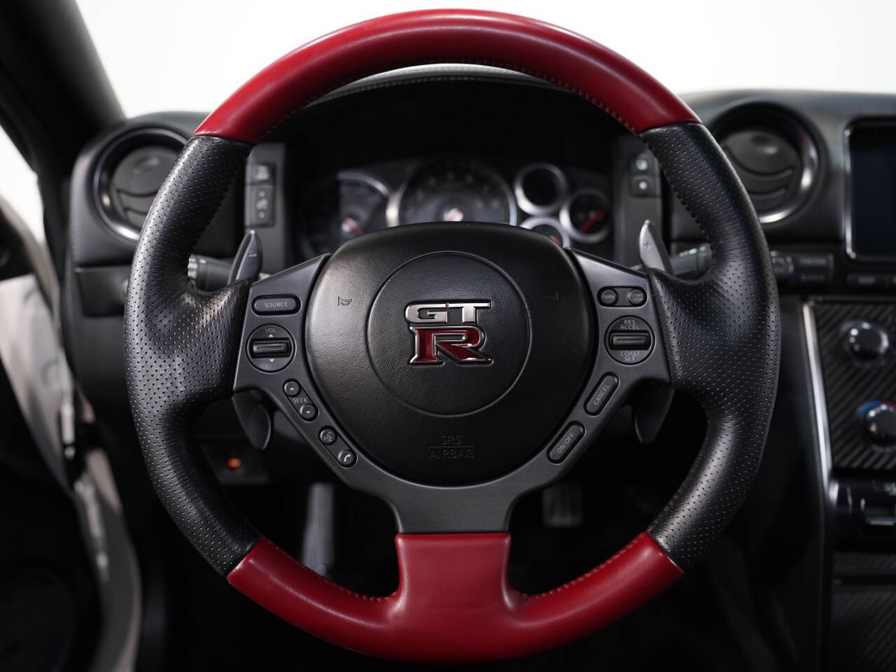 PEARL WHITE, 2015 NISSAN GT-R Image 36
