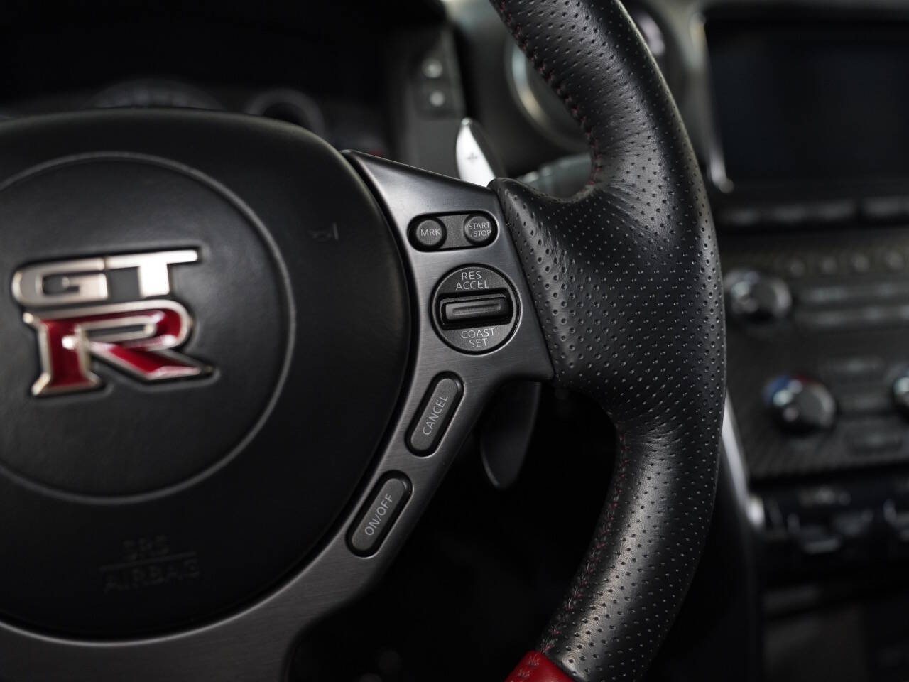 PEARL WHITE, 2015 NISSAN GT-R Image 38