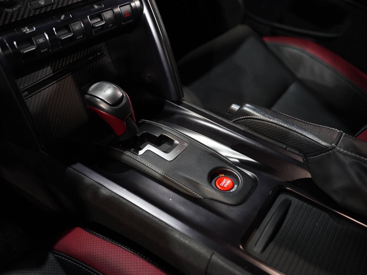 PEARL WHITE, 2015 NISSAN GT-R Image 42