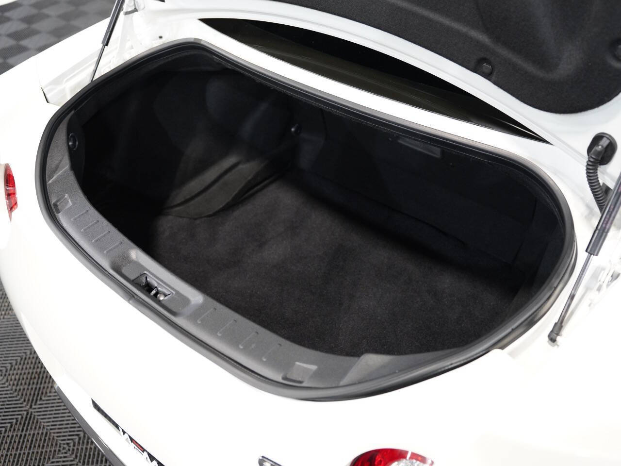 PEARL WHITE, 2015 NISSAN GT-R Image 53