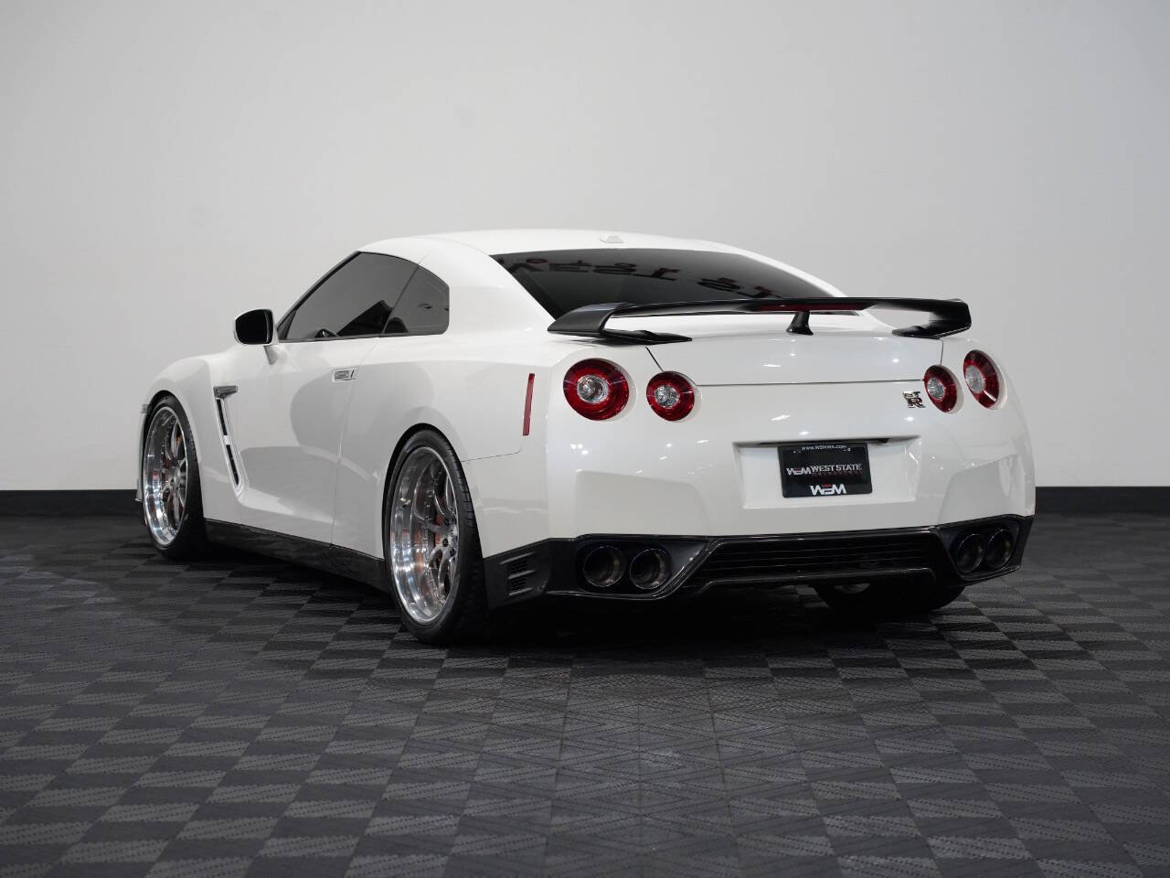 PEARL WHITE, 2015 NISSAN GT-R Image 8
