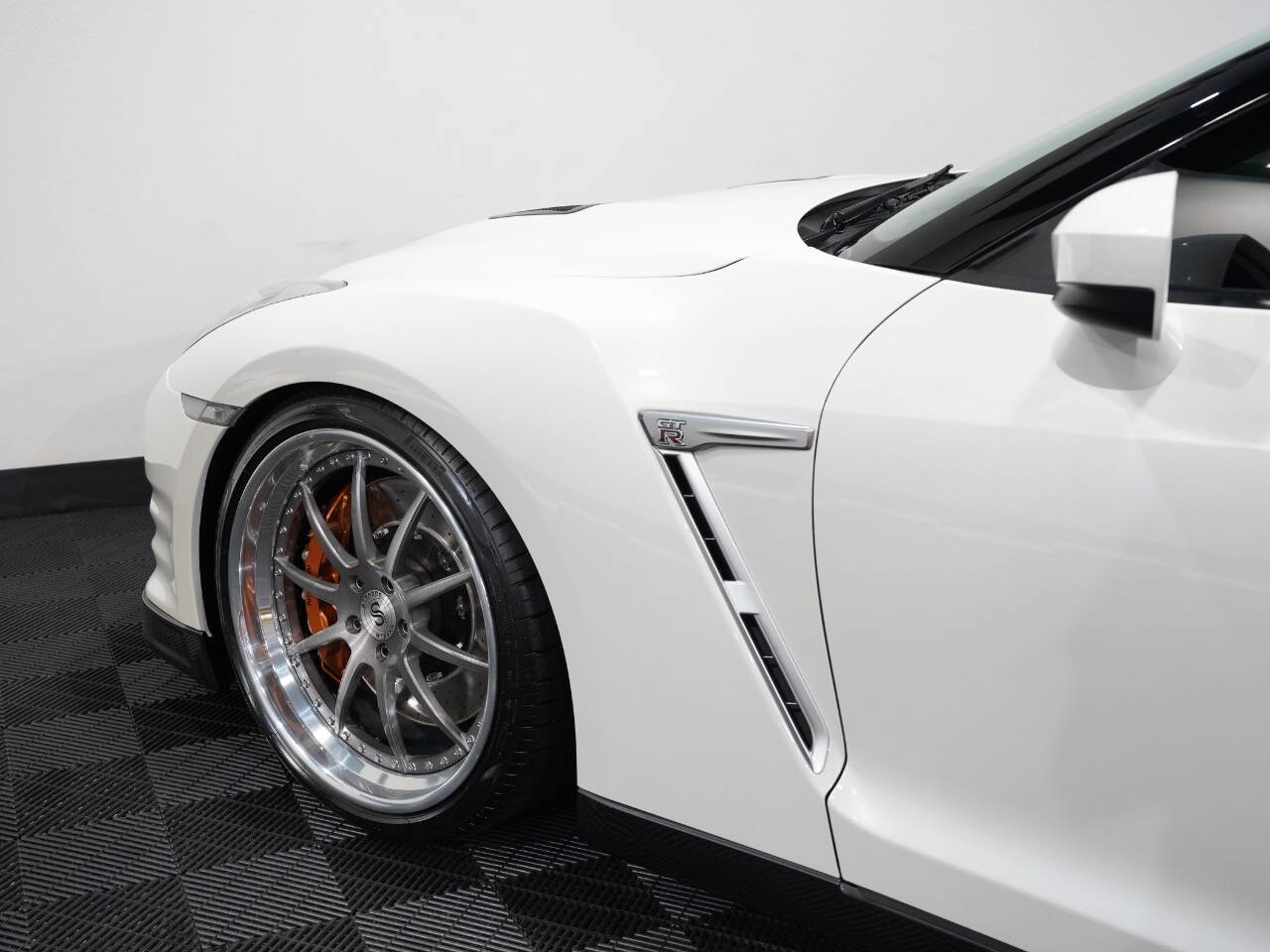 PEARL WHITE, 2015 NISSAN GT-R Image 22