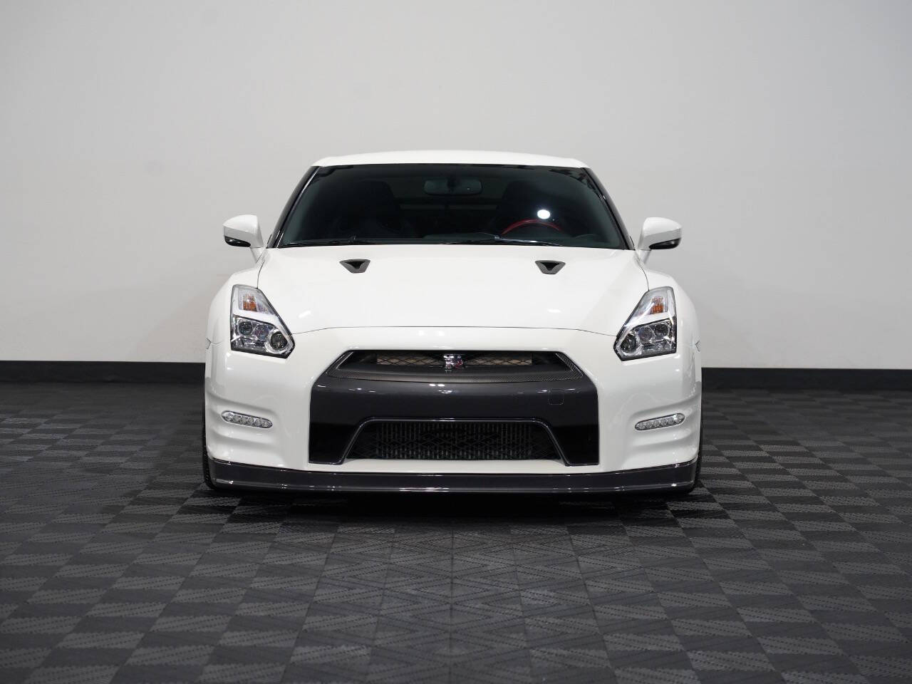 PEARL WHITE, 2015 NISSAN GT-R Image 4