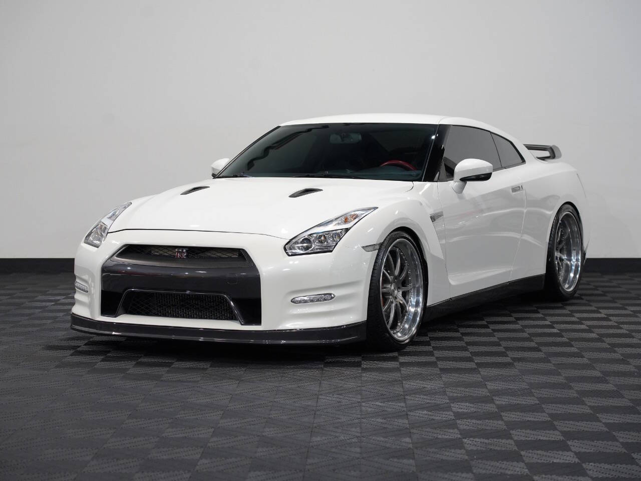 PEARL WHITE, 2015 NISSAN GT-R Image 3