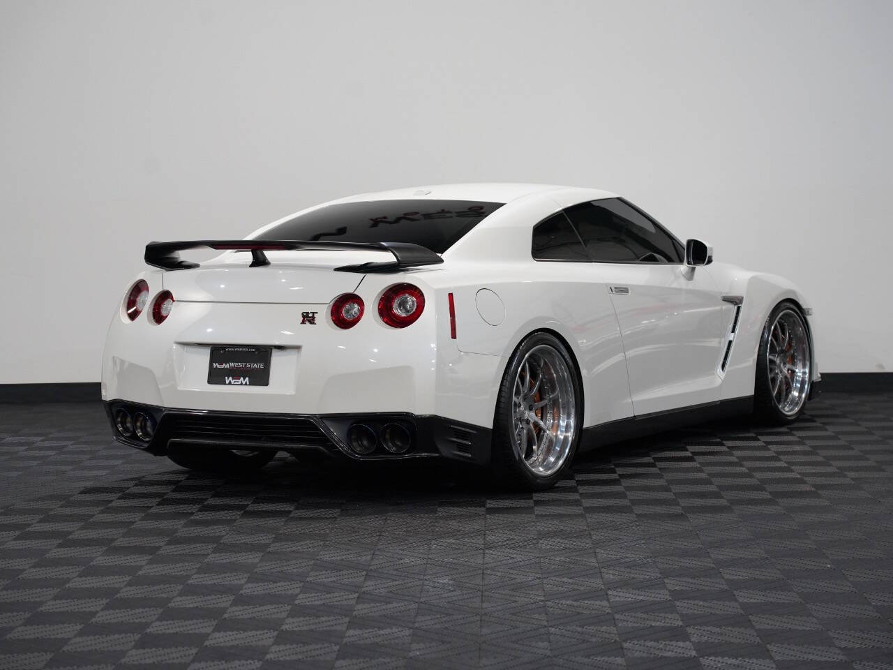 PEARL WHITE, 2015 NISSAN GT-R Image 6