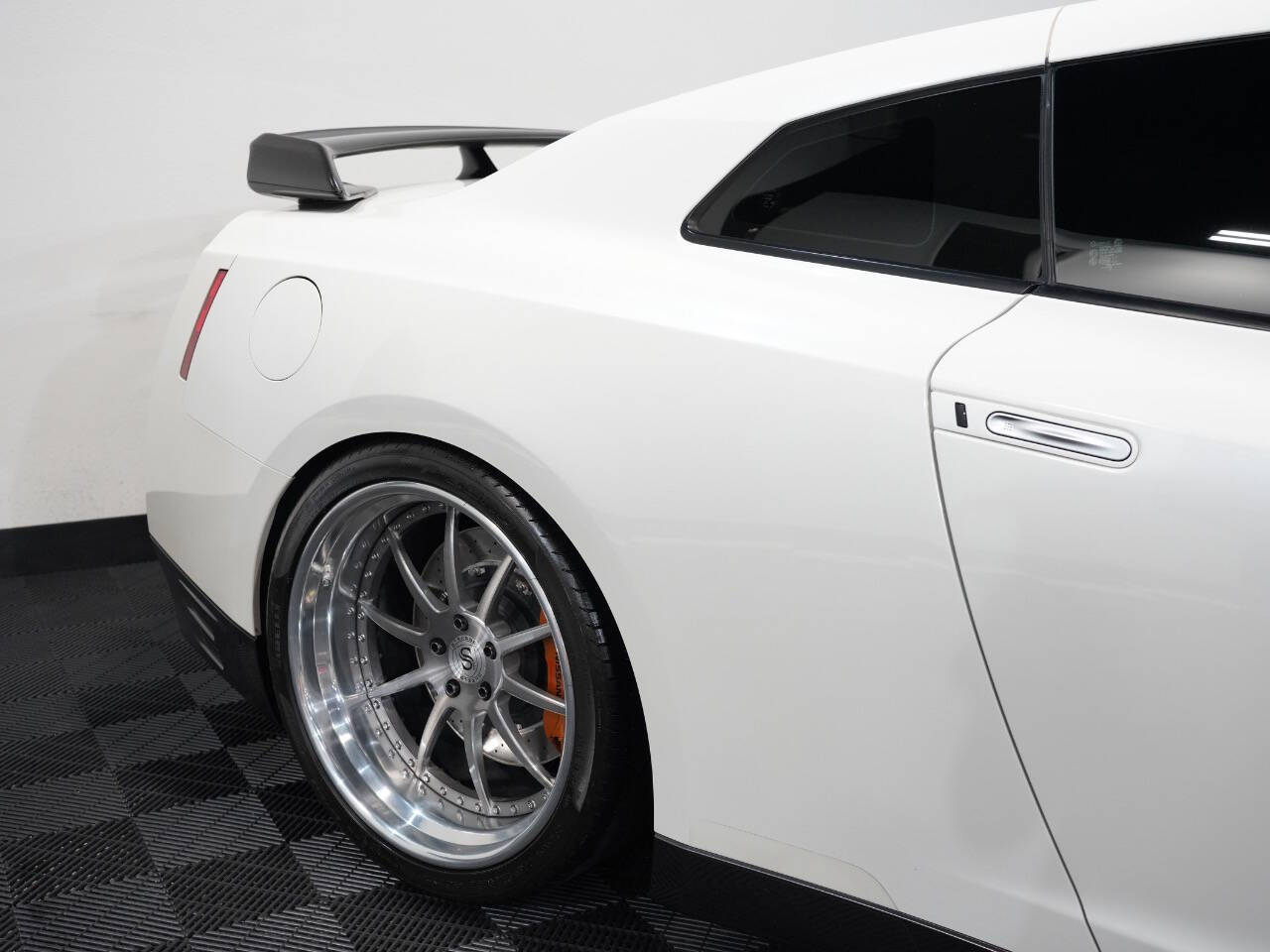 PEARL WHITE, 2015 NISSAN GT-R Image 16