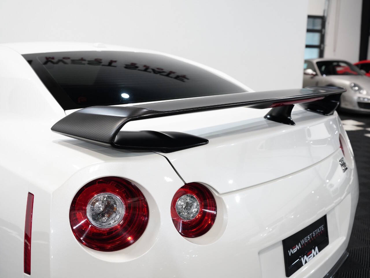 PEARL WHITE, 2015 NISSAN GT-R Image 21