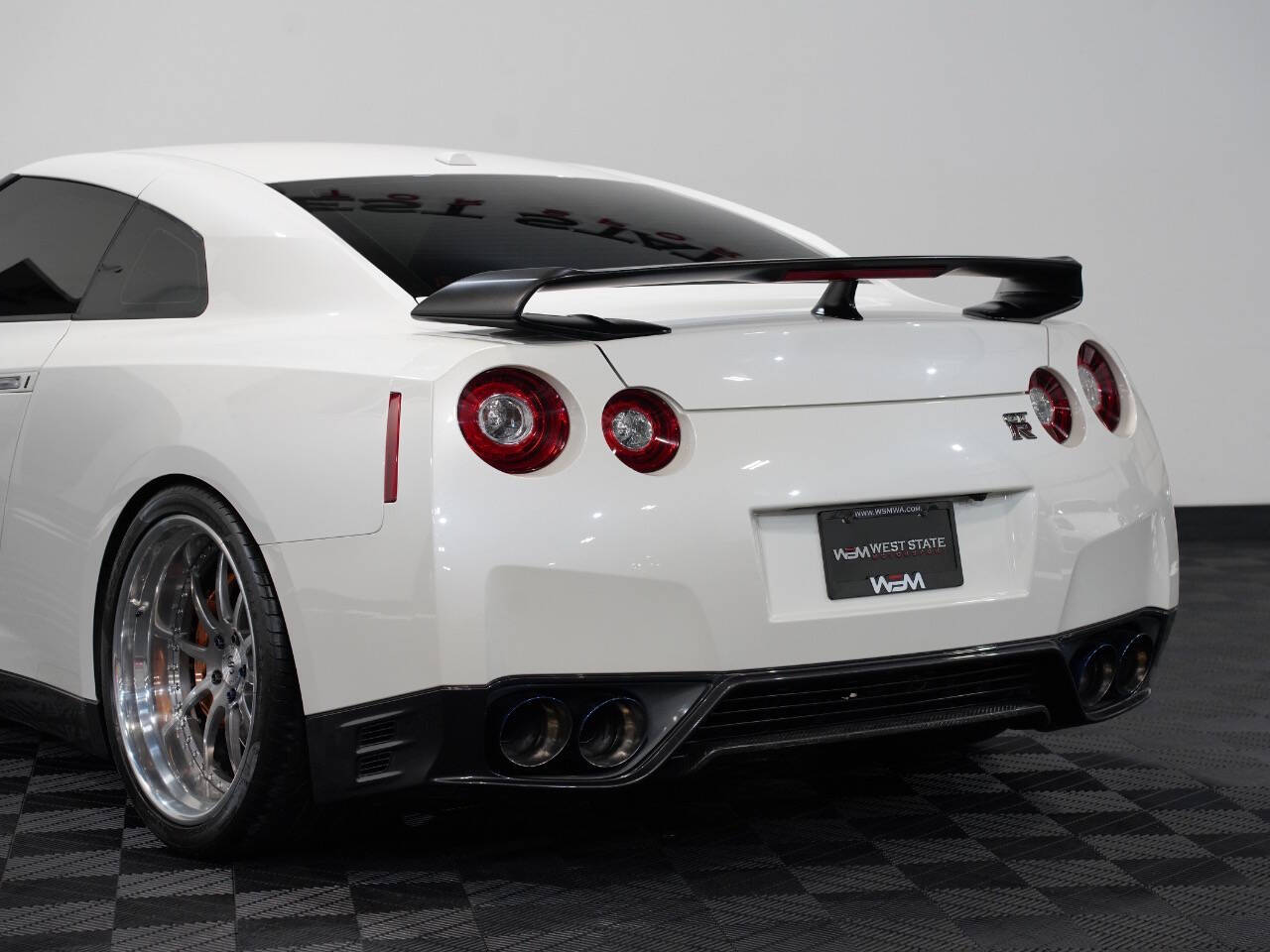 PEARL WHITE, 2015 NISSAN GT-R Image 18