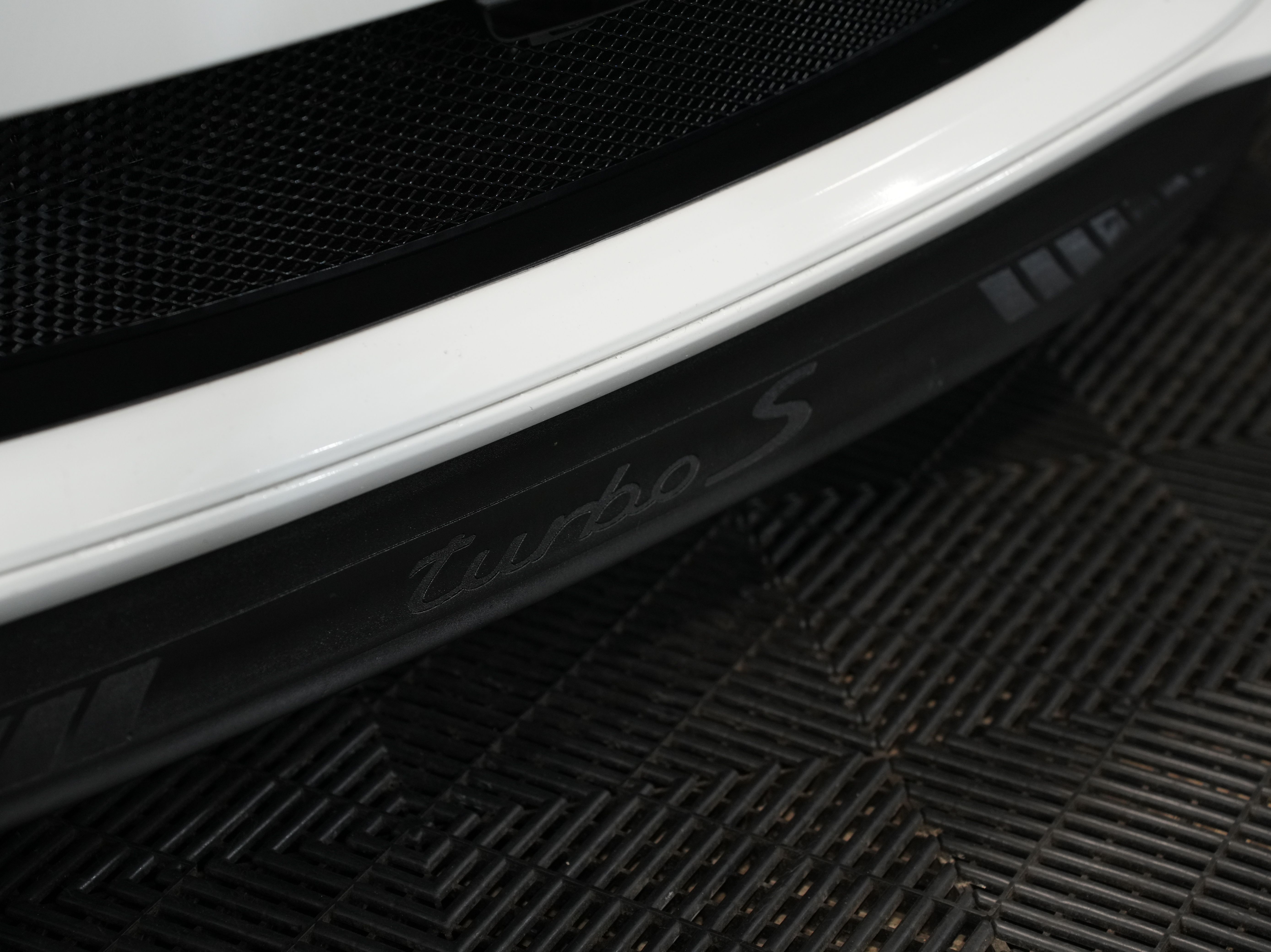 WHITE, 2014 PORSCHE 911 Image 12