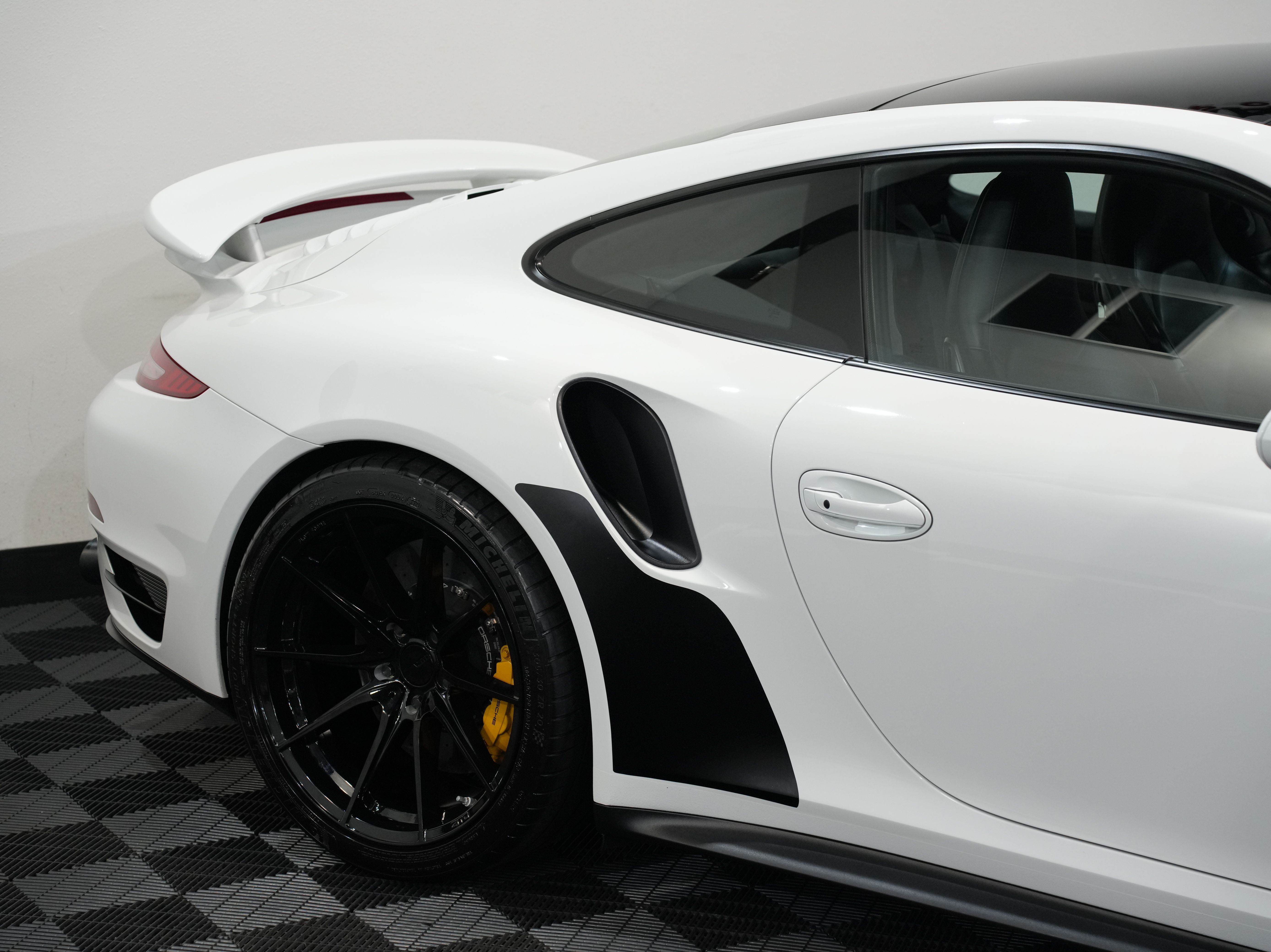 WHITE, 2014 PORSCHE 911 Image 15