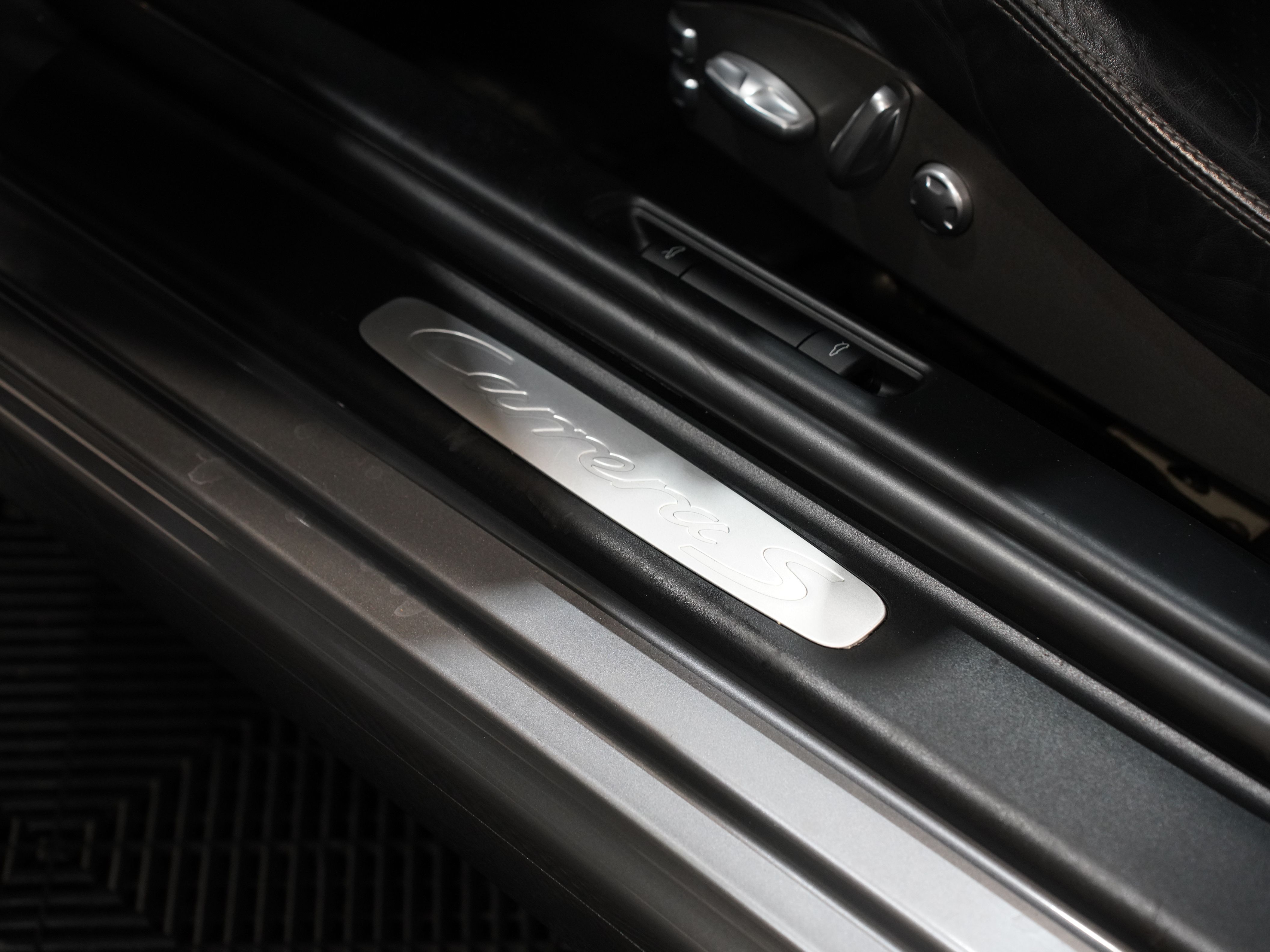2006 PORSCHE 911 Image 25