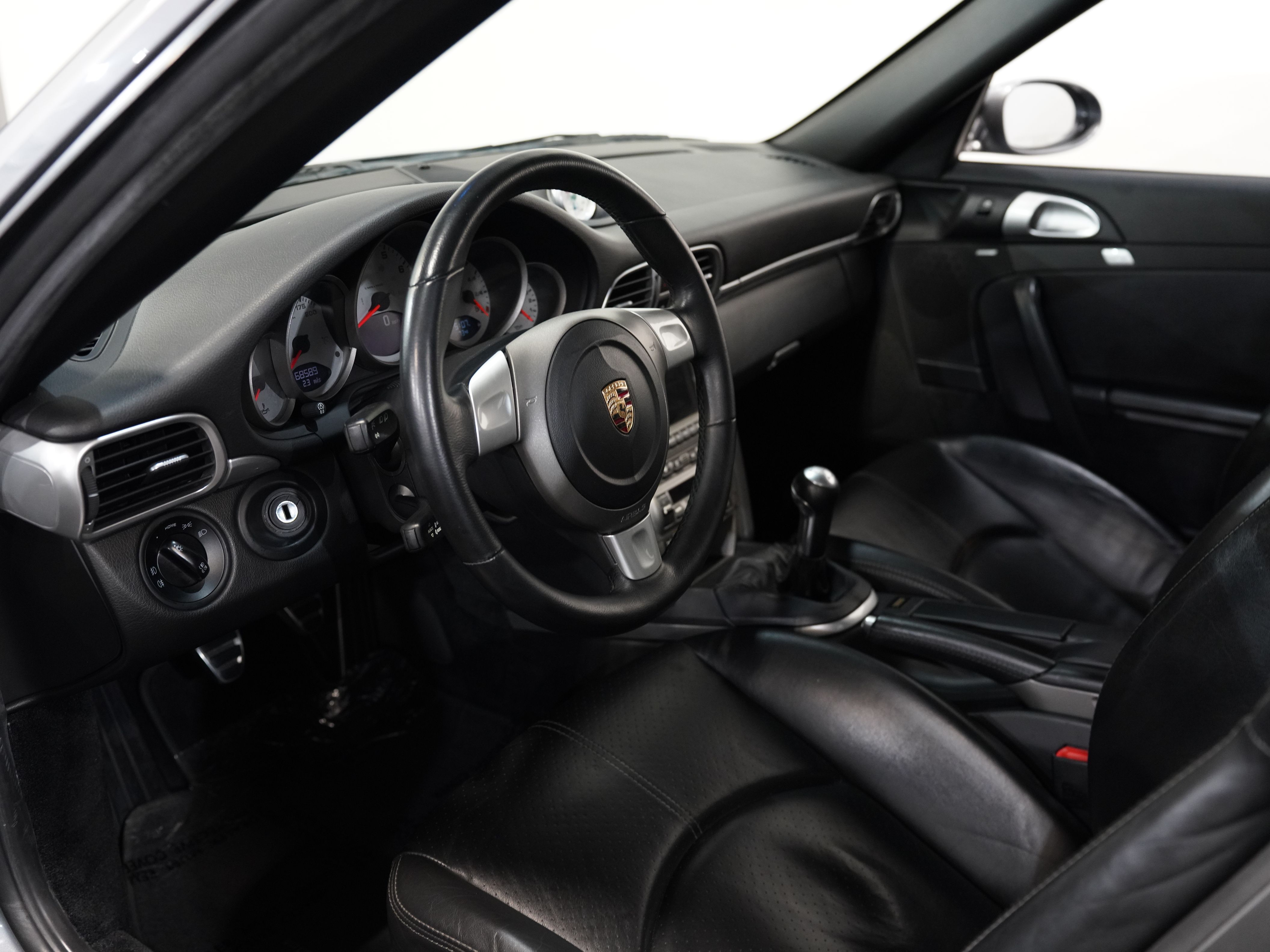 2006 PORSCHE 911 Image 28