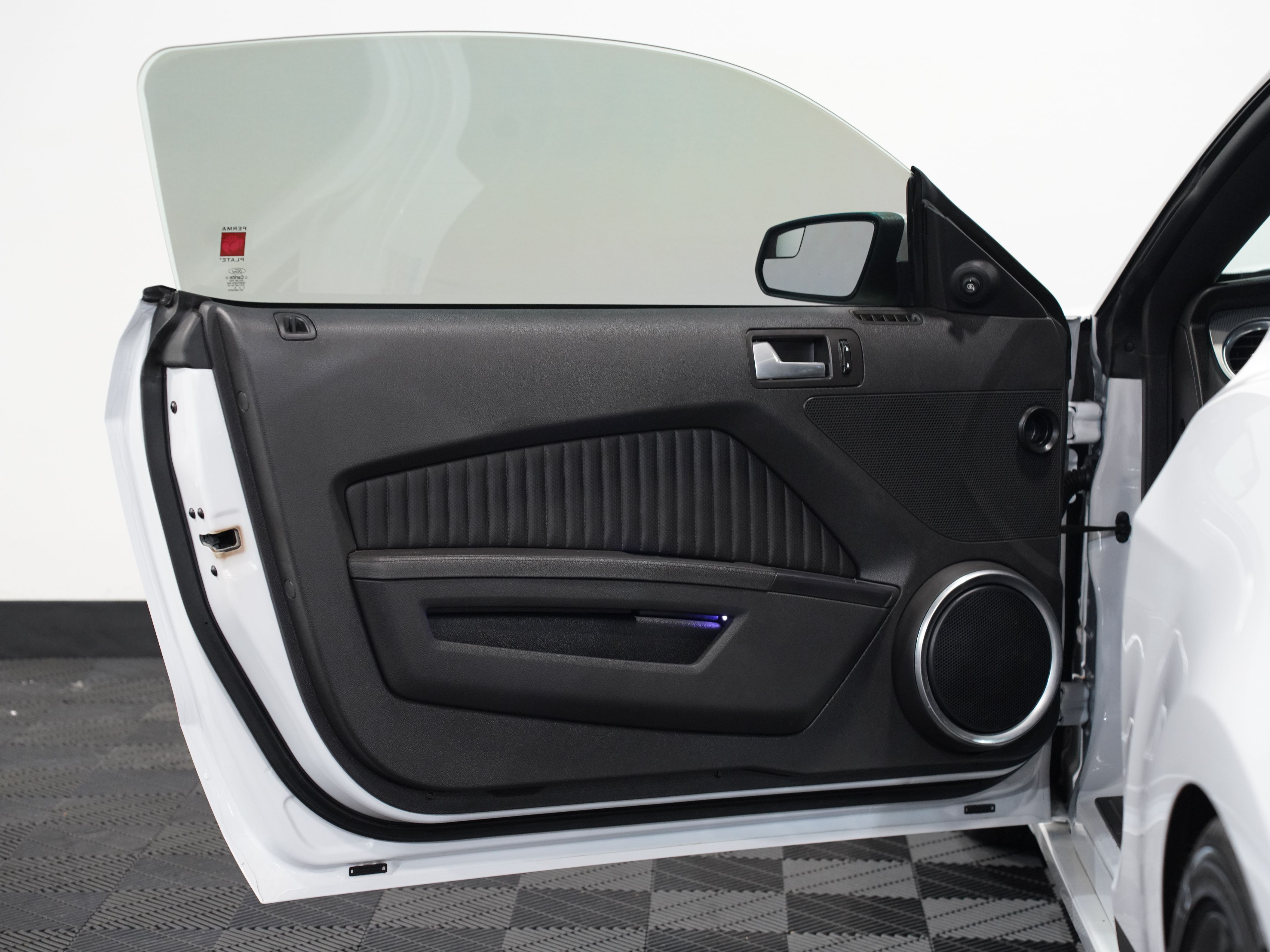 2014 FORD MUSTANG Image 24