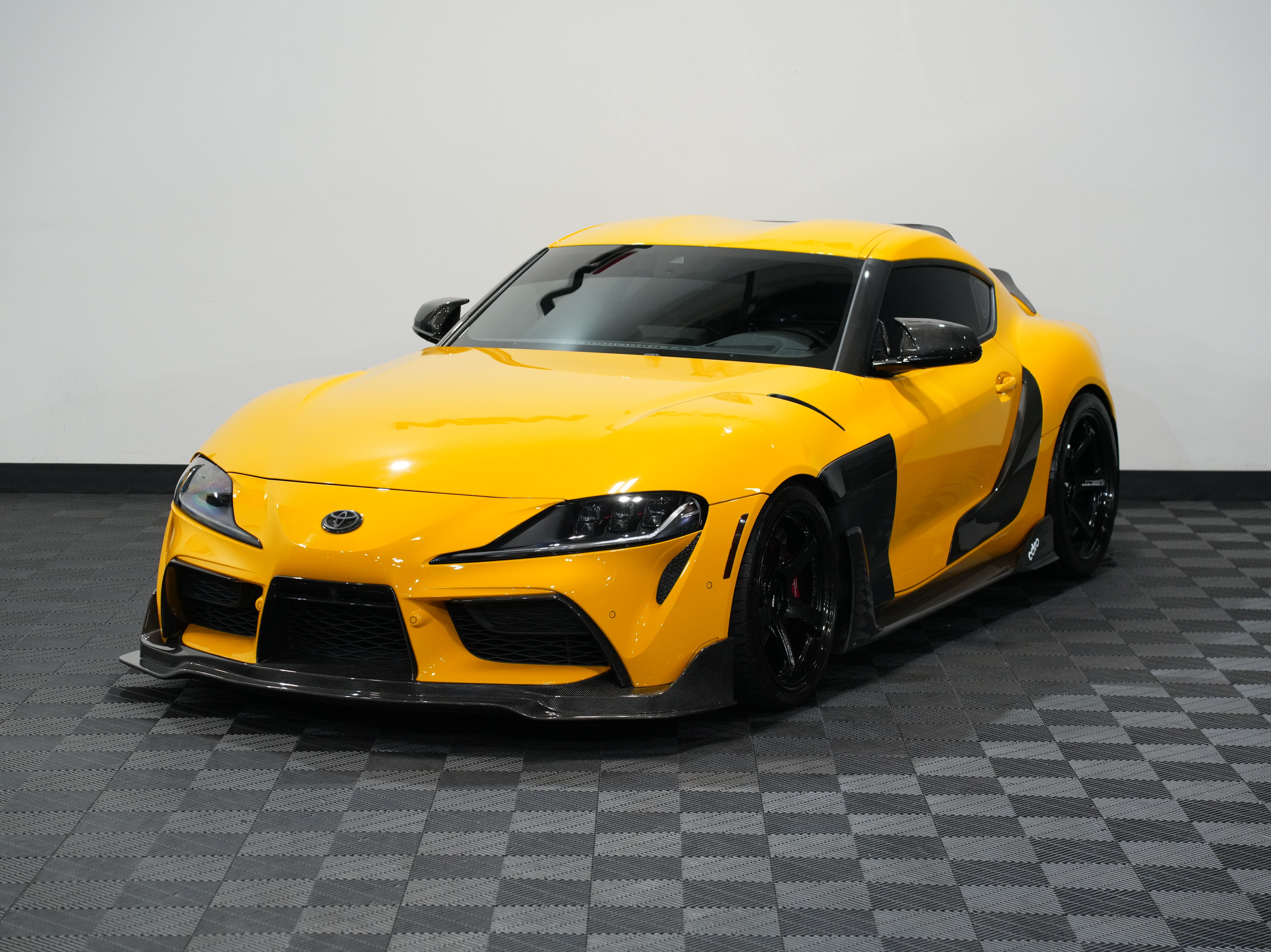 YELLOW, 2023 TOYOTA GR SUPRA Image 3