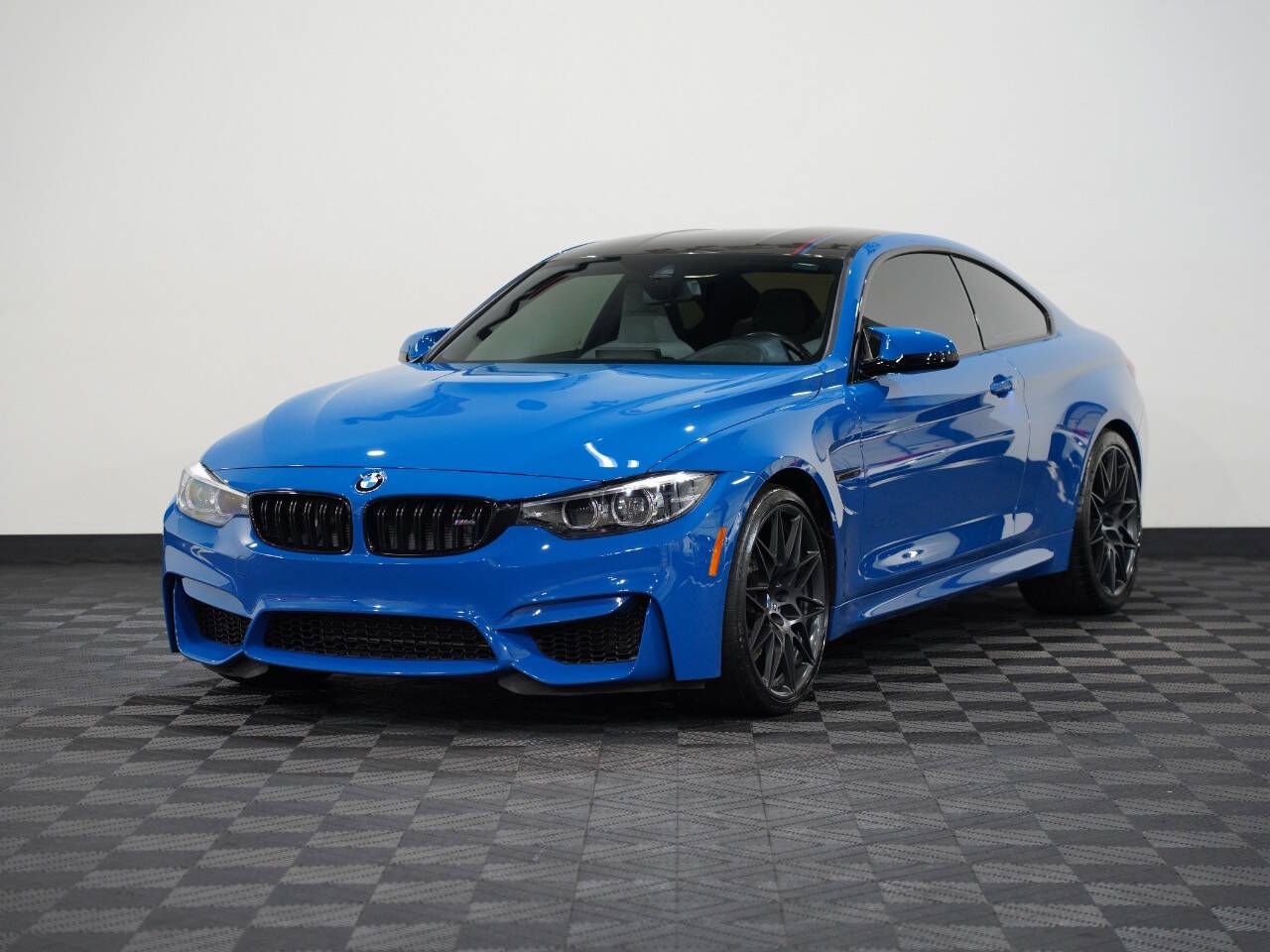 LAGUNA SECA BLUE, 2020 BMW M4 Image 3