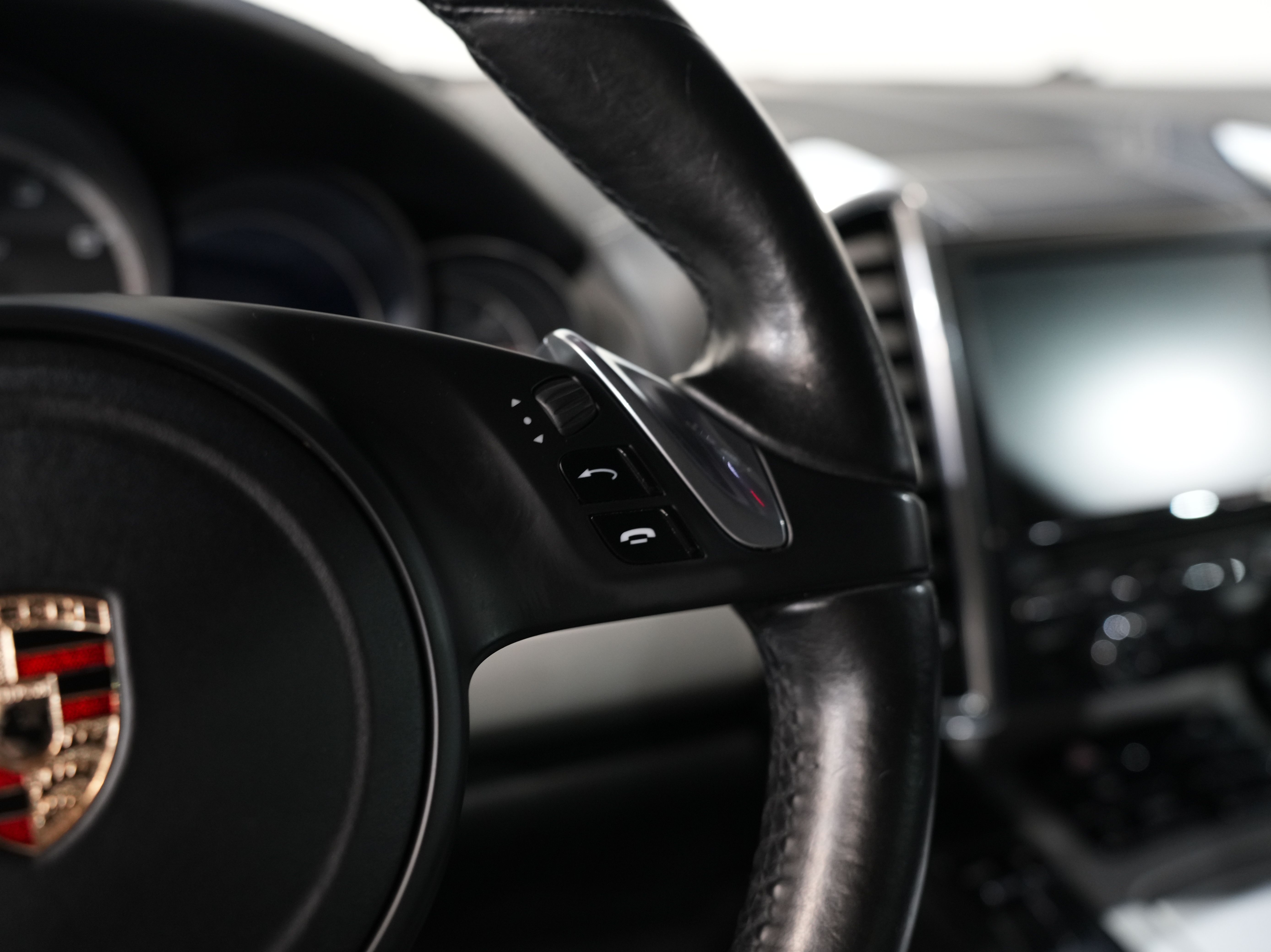 BLACK, 2011 PORSCHE CAYENNE Image 41