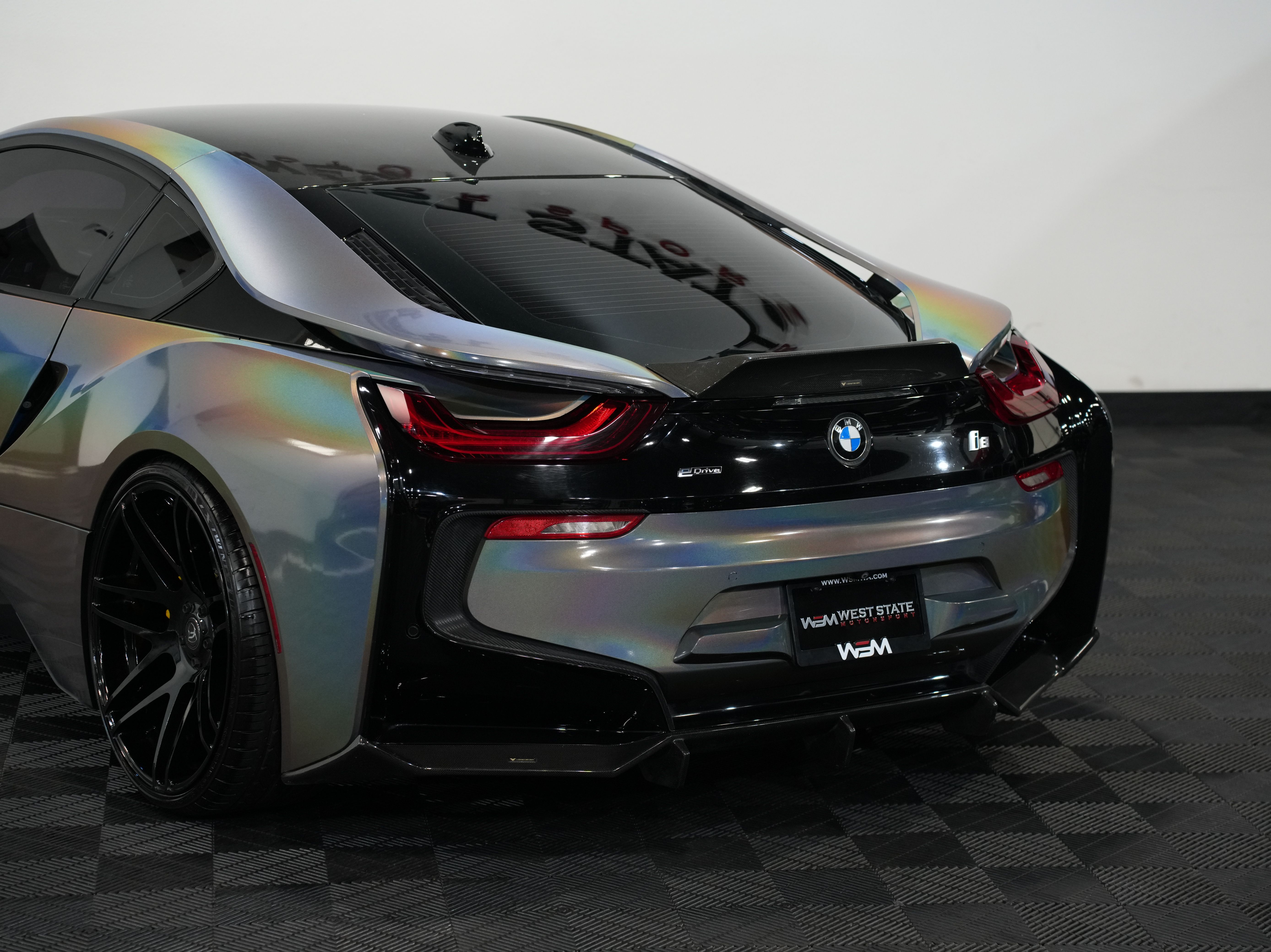 BLUE, 2015 BMW I8 Image 17