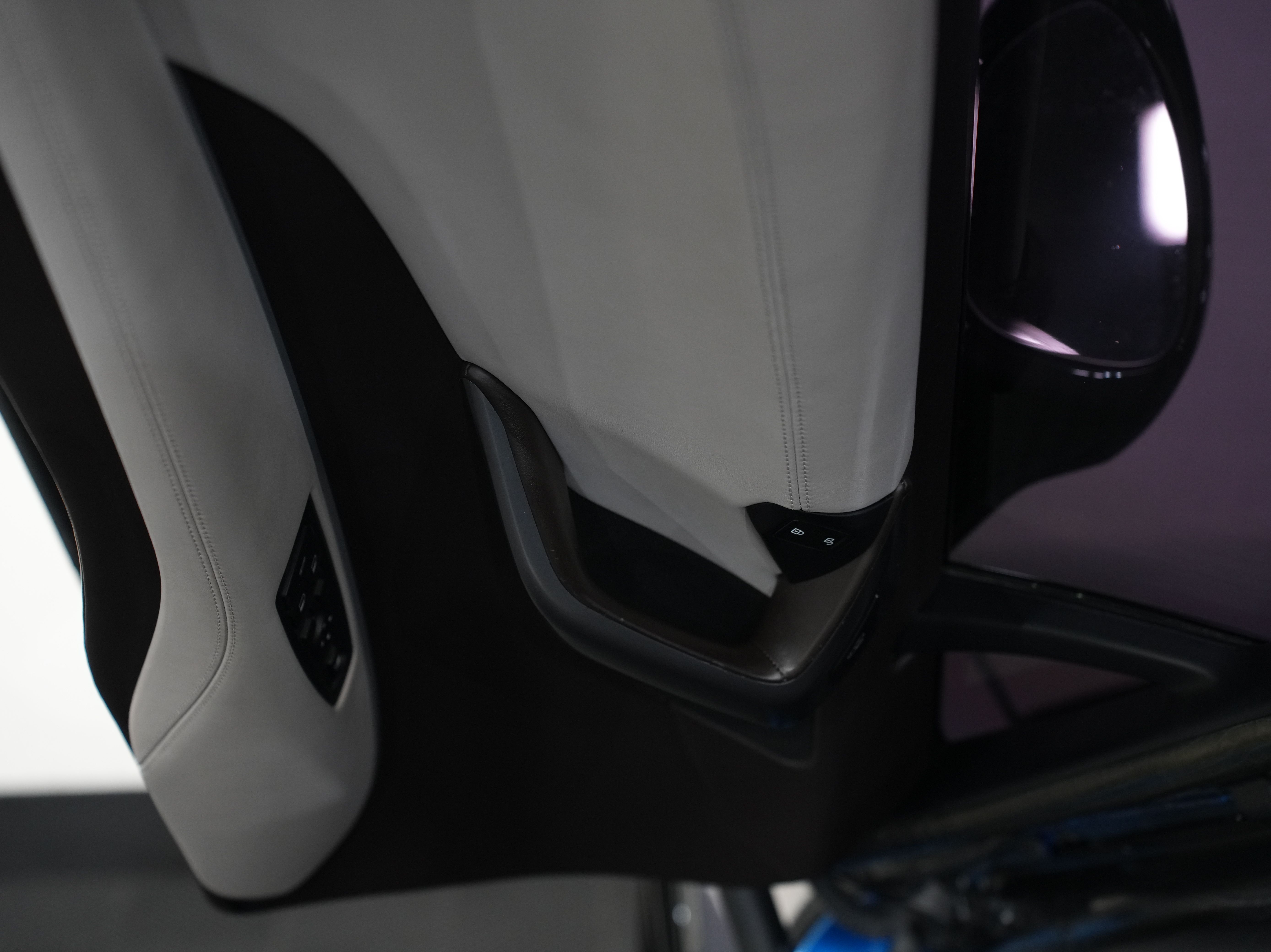 BLUE, 2015 BMW I8 Image 26