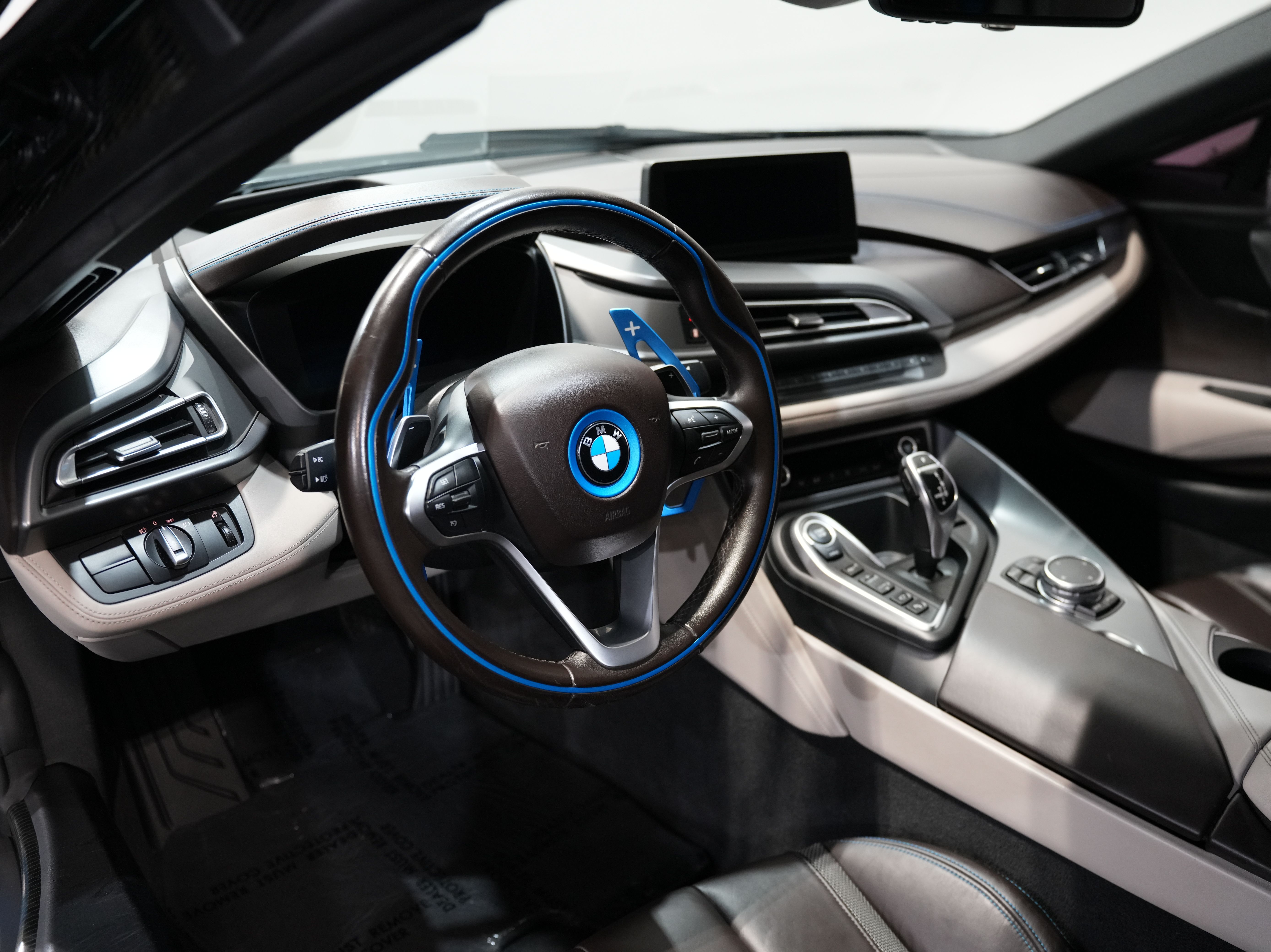 BLUE, 2015 BMW I8 Image 31