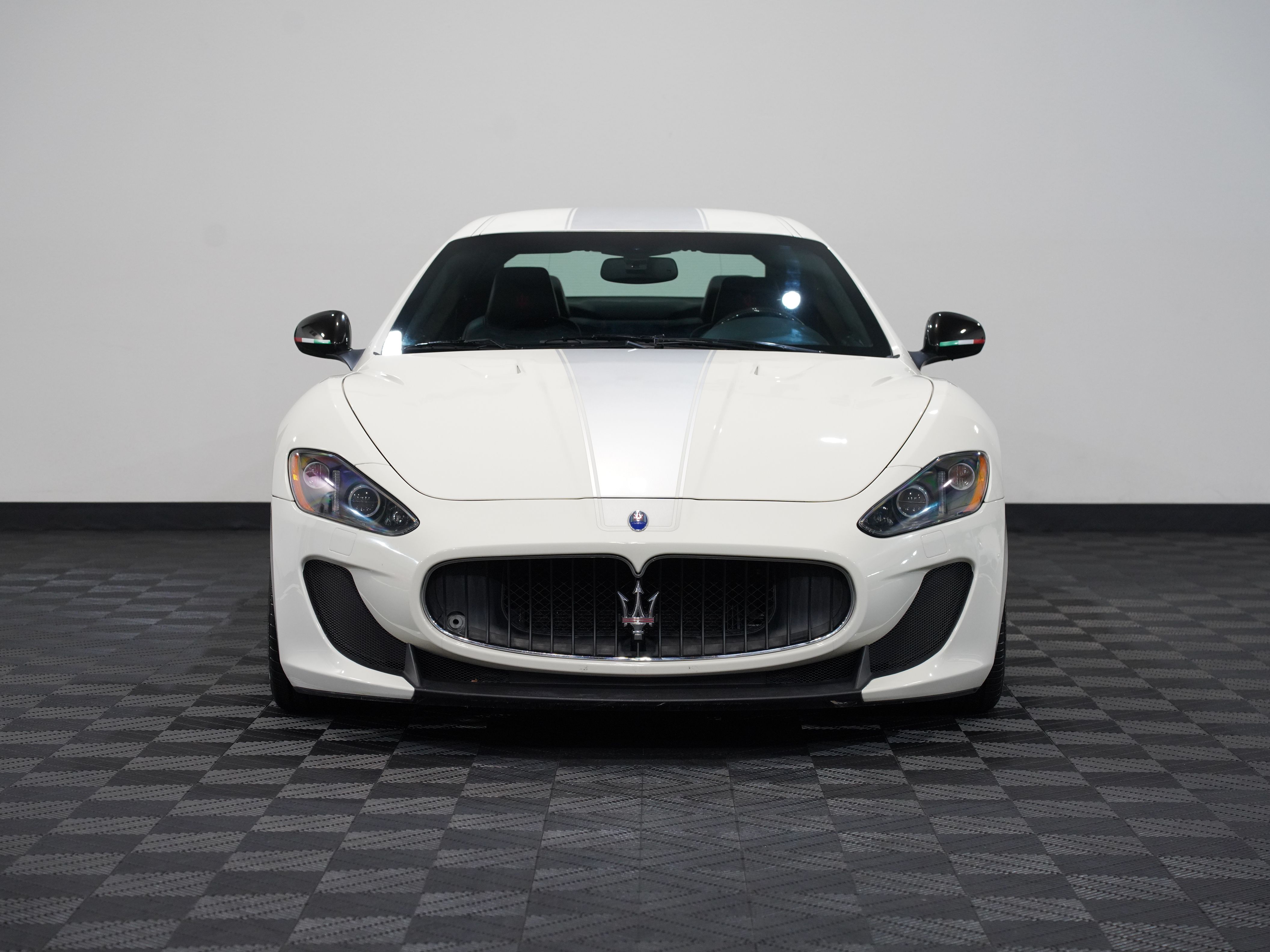 BIANCO ELDORADO, 2012 MASERATI GRANTURISMO Image 4