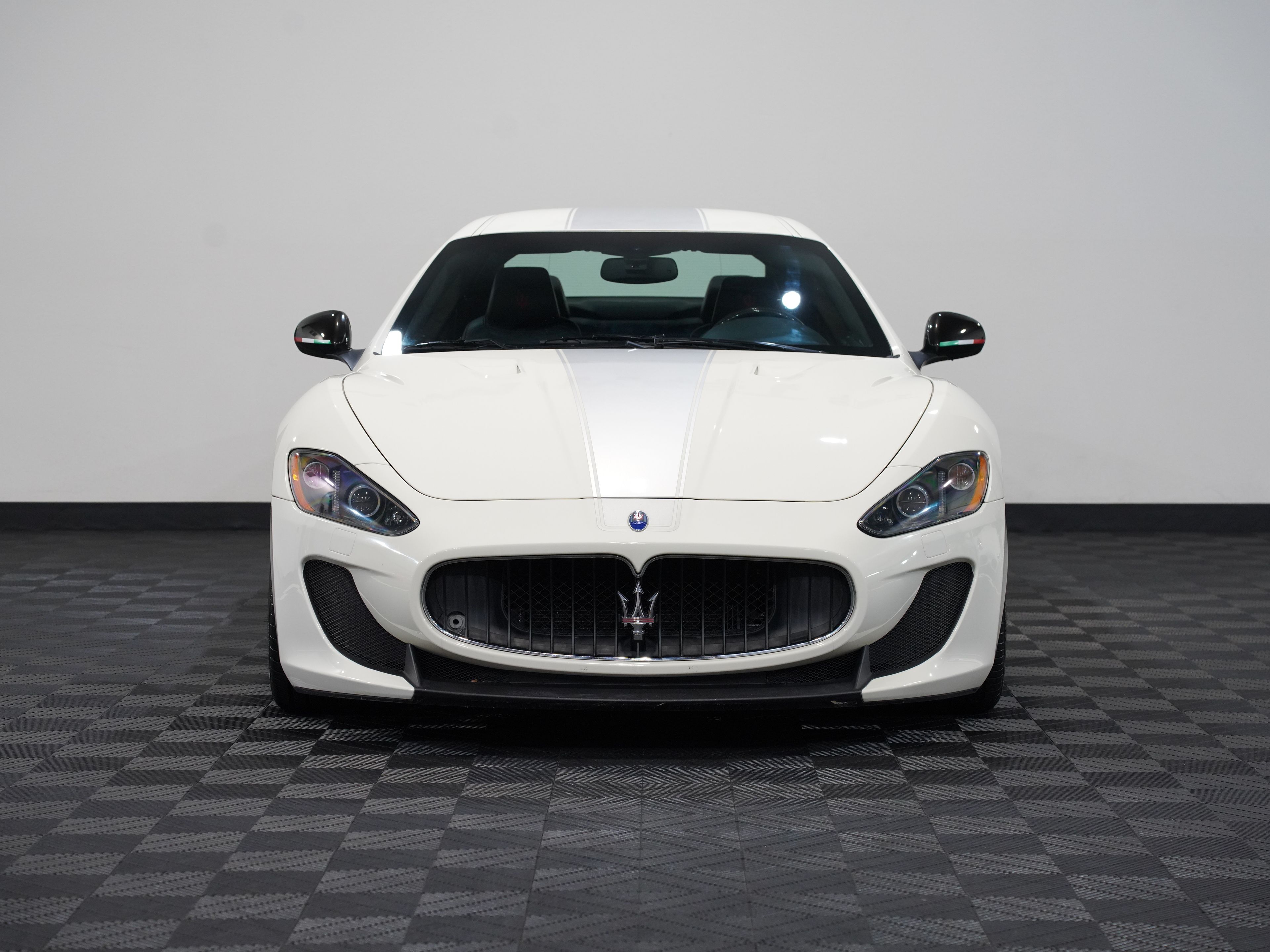 BIANCO ELDORADO, 2012 MASERATI GRANTURISMO Image 4