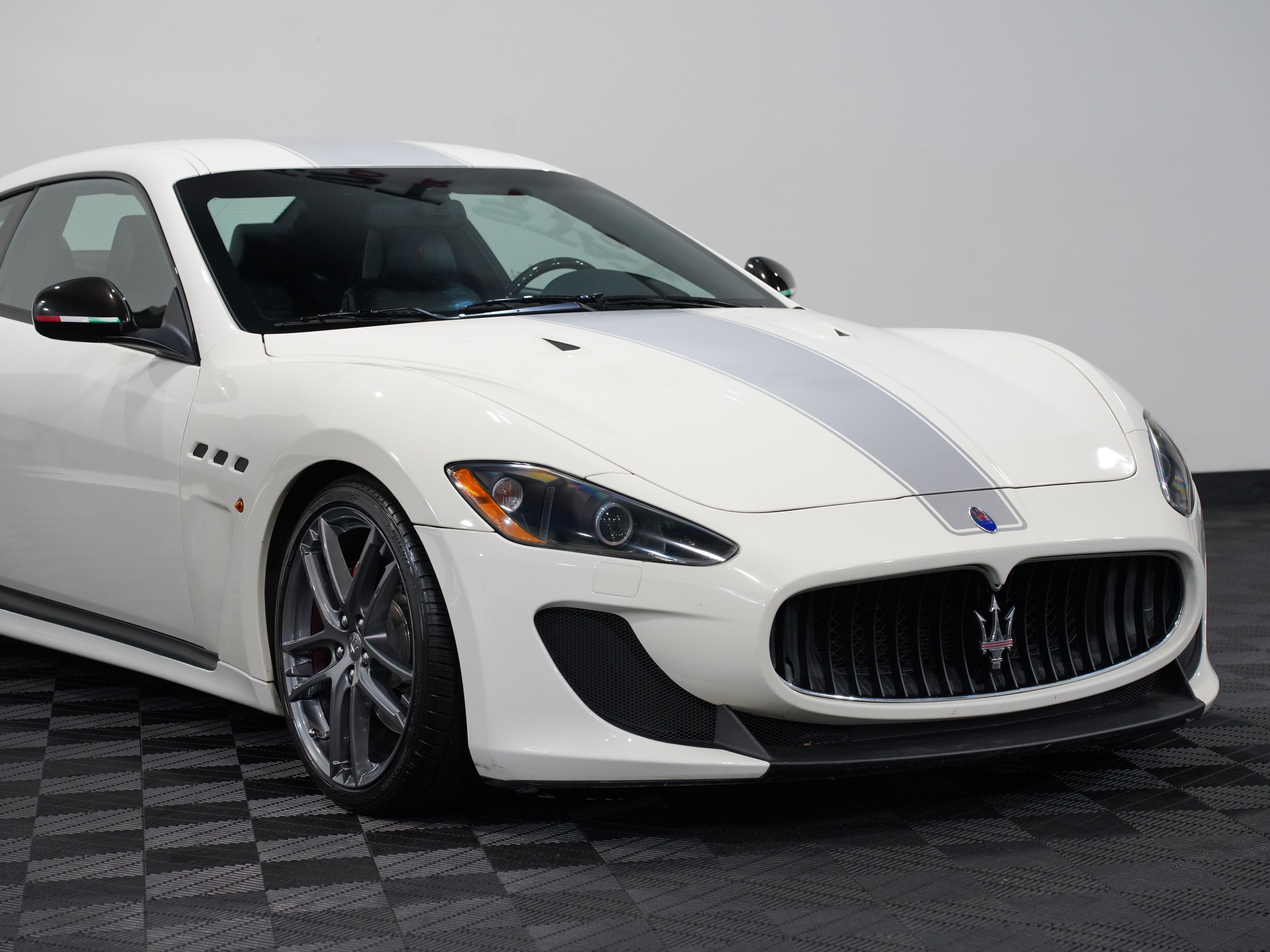 BIANCO ELDORADO, 2012 MASERATI GRANTURISMO Image 9