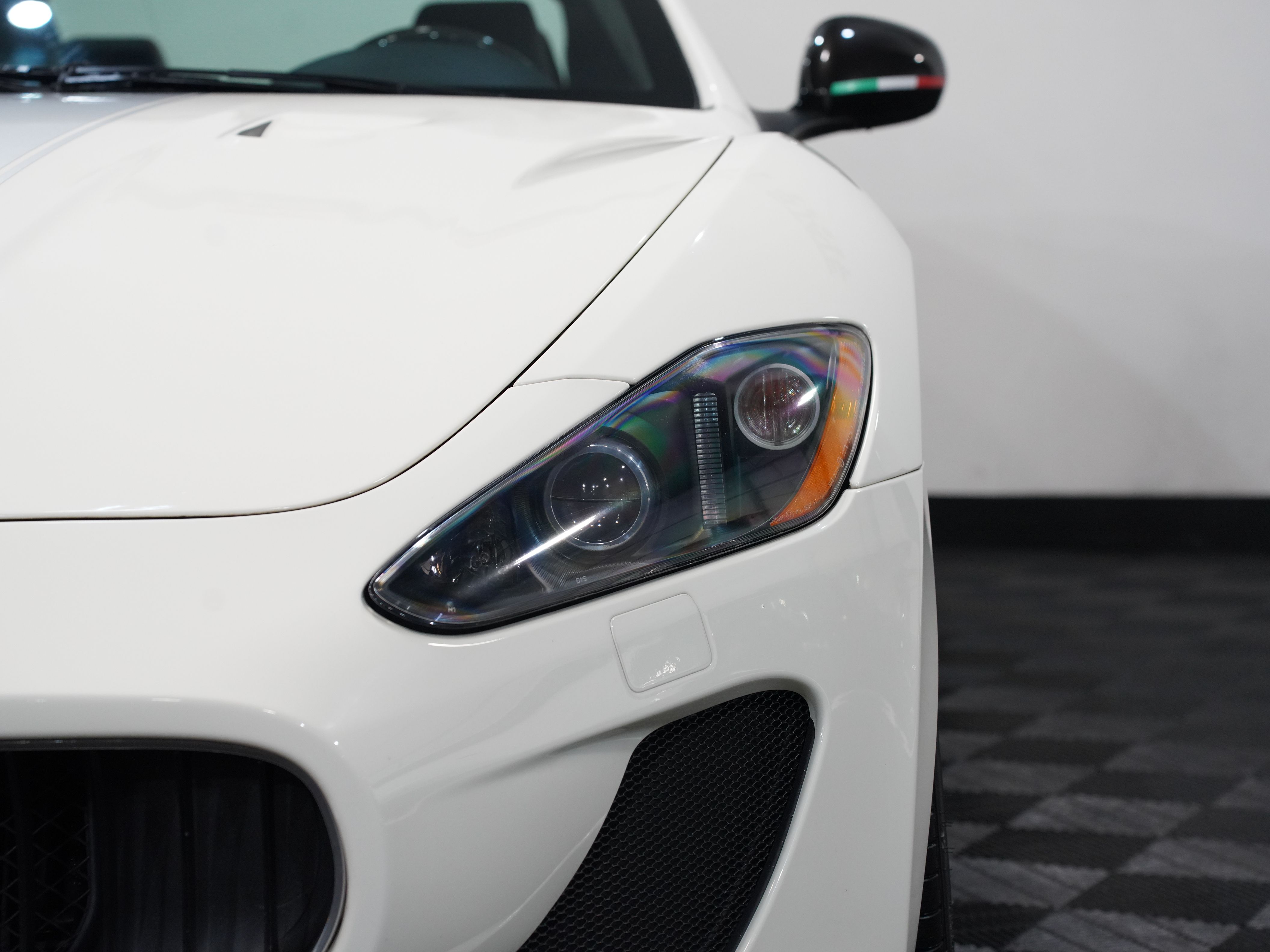 BIANCO ELDORADO, 2012 MASERATI GRANTURISMO Image 10