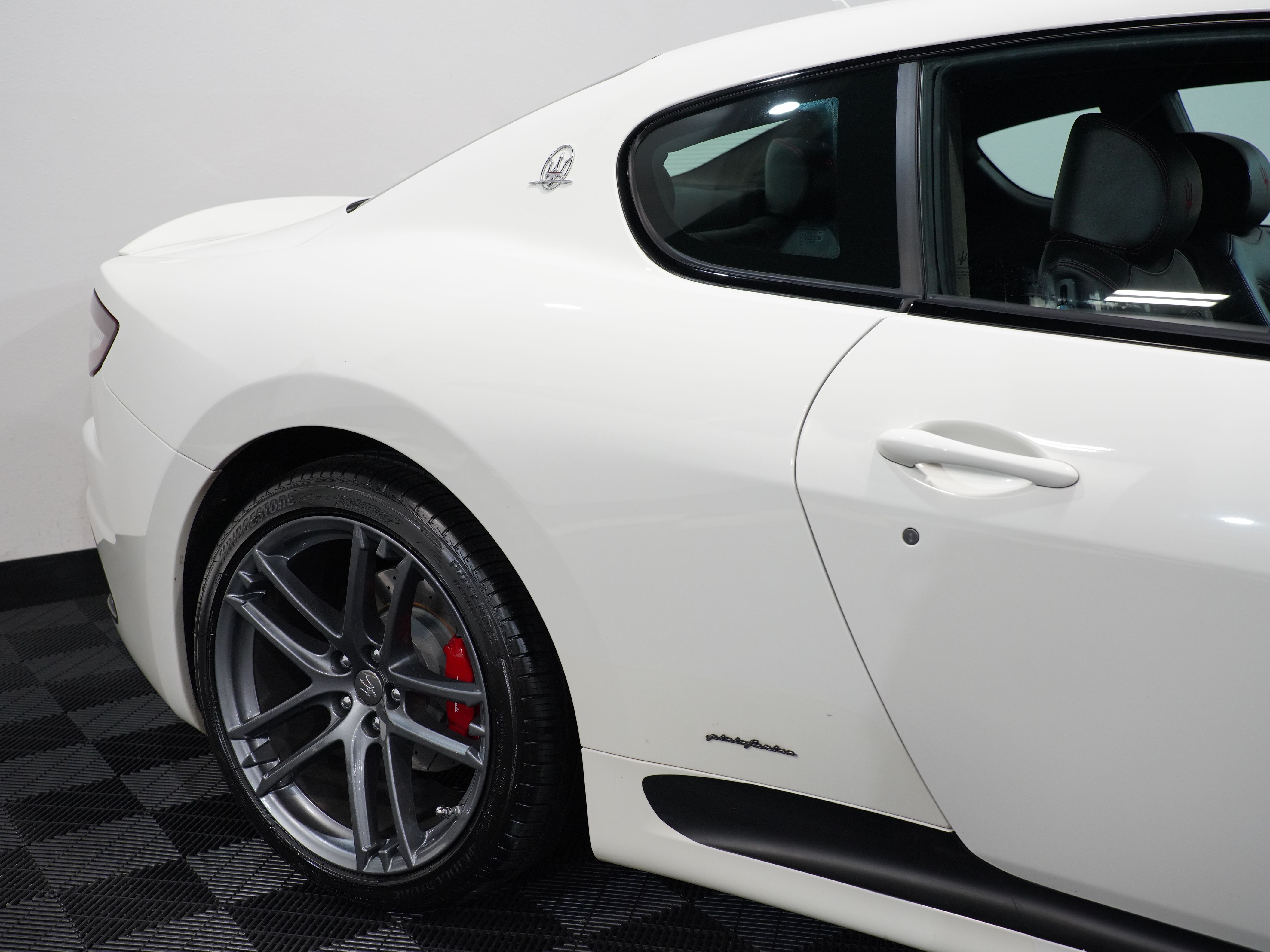 BIANCO ELDORADO, 2012 MASERATI GRANTURISMO Image 14