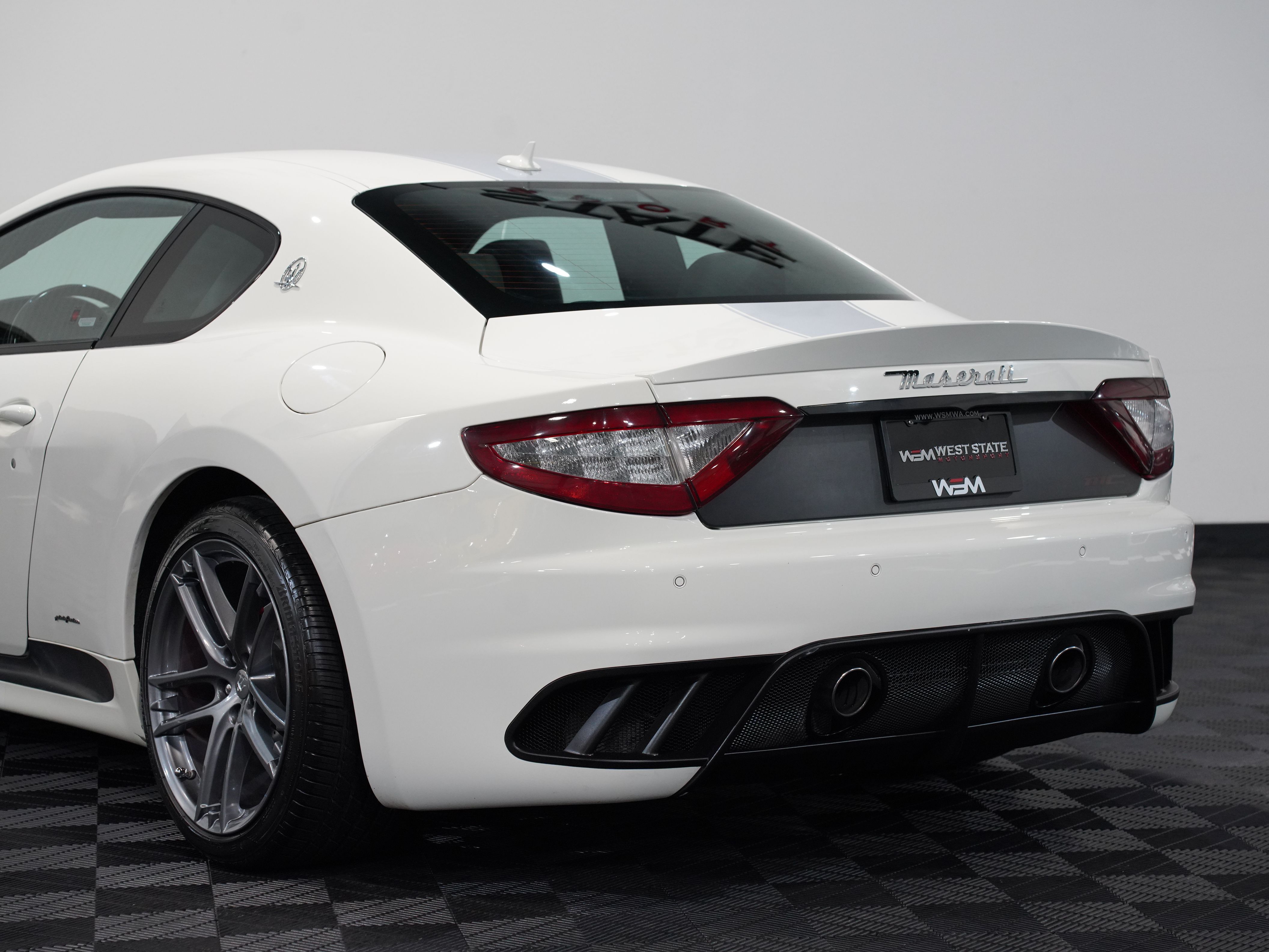 BIANCO ELDORADO, 2012 MASERATI GRANTURISMO Image 17